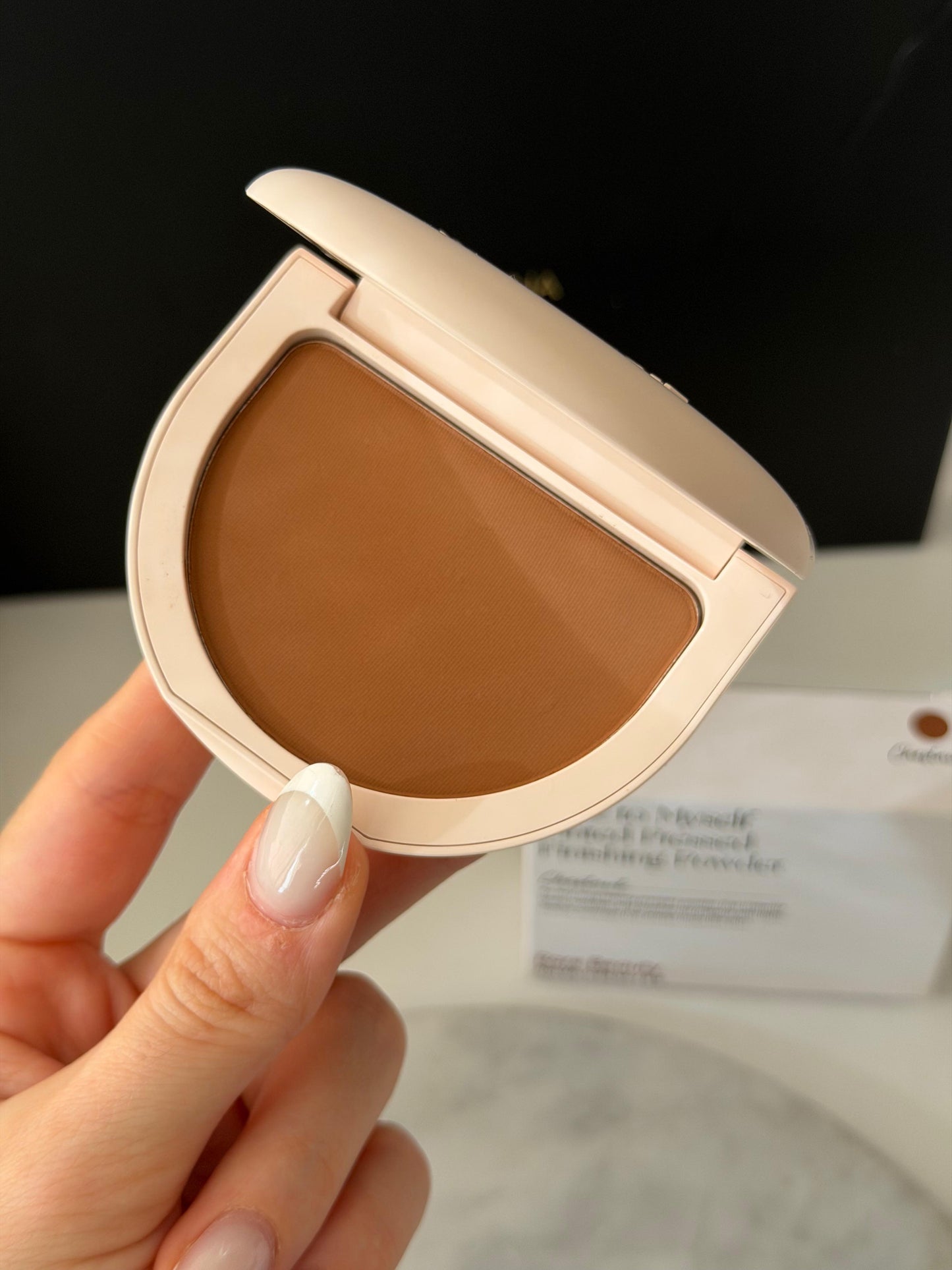 RARE BEAUTY True To Myself Tinted Pressed Finishing Powder - Chestnut