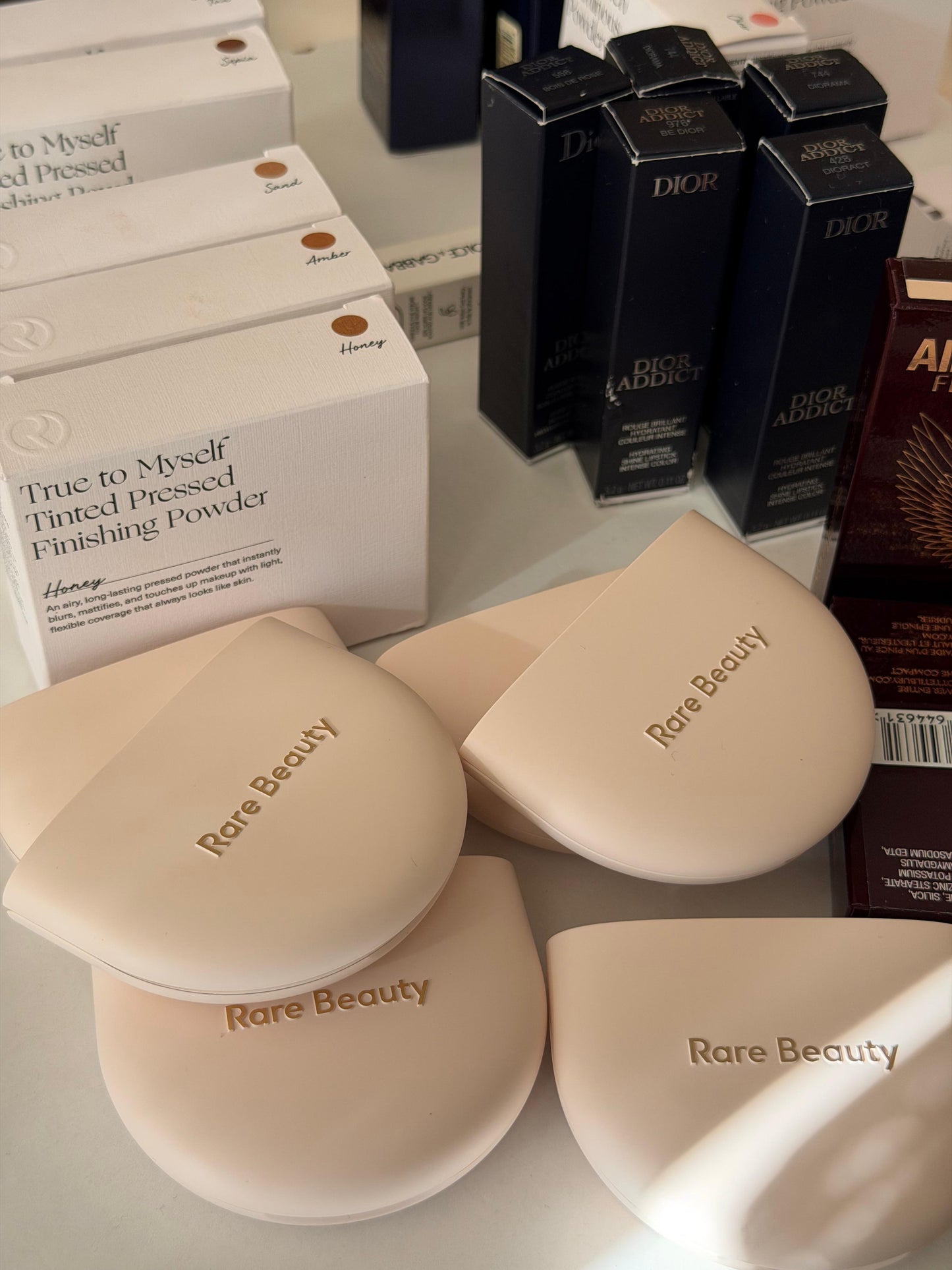RARE BEAUTY True To Myself Tinted Pressed Finishing Powder - Sand