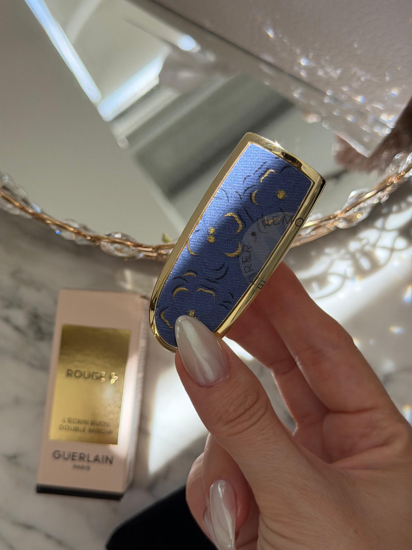 GUERLAIN Rouge G - Denim Flora
The Double Mirror Jewel Case