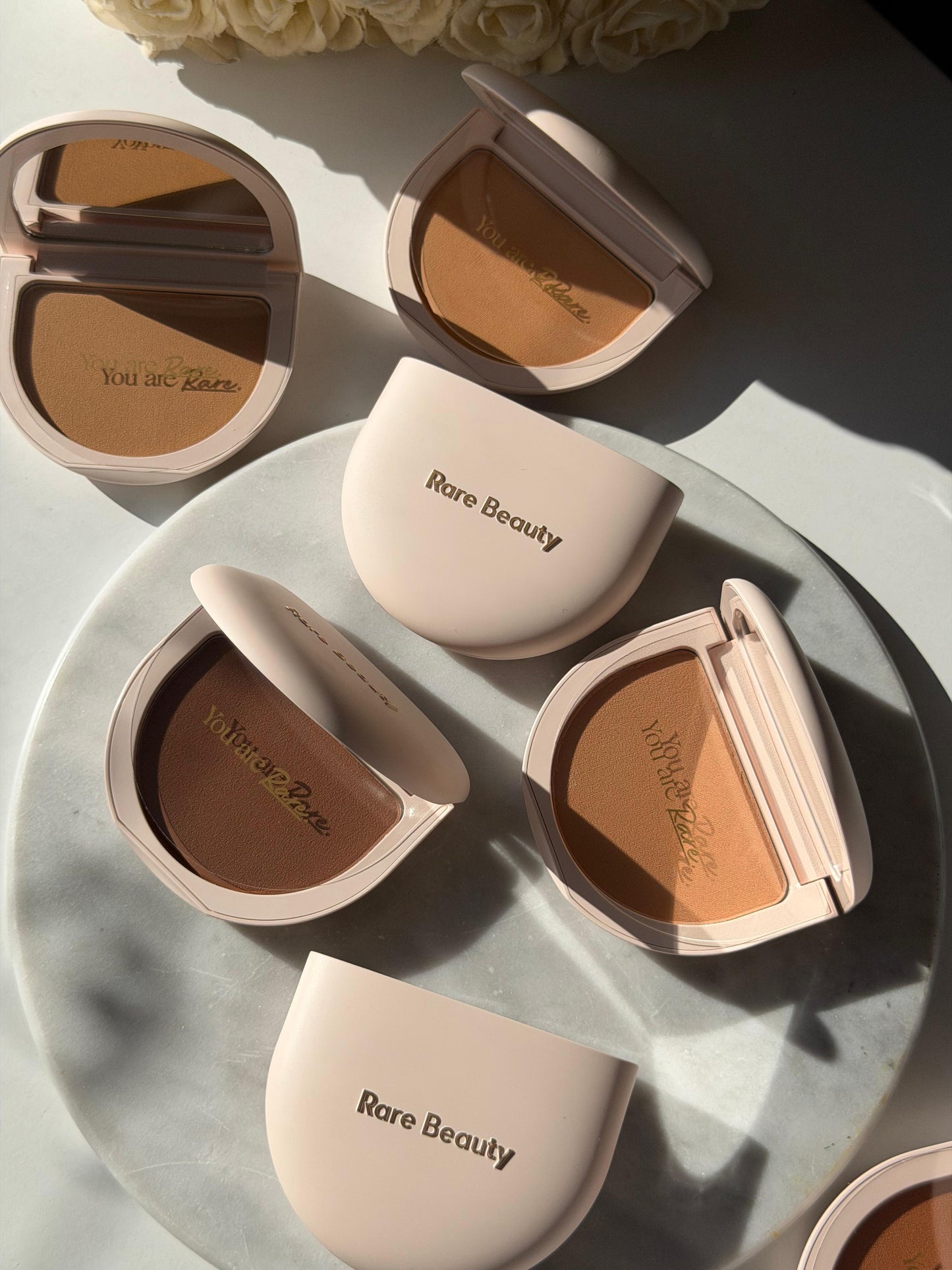 RARE BEAUTY True To Myself Tinted Pressed Finishing Powder - Sand