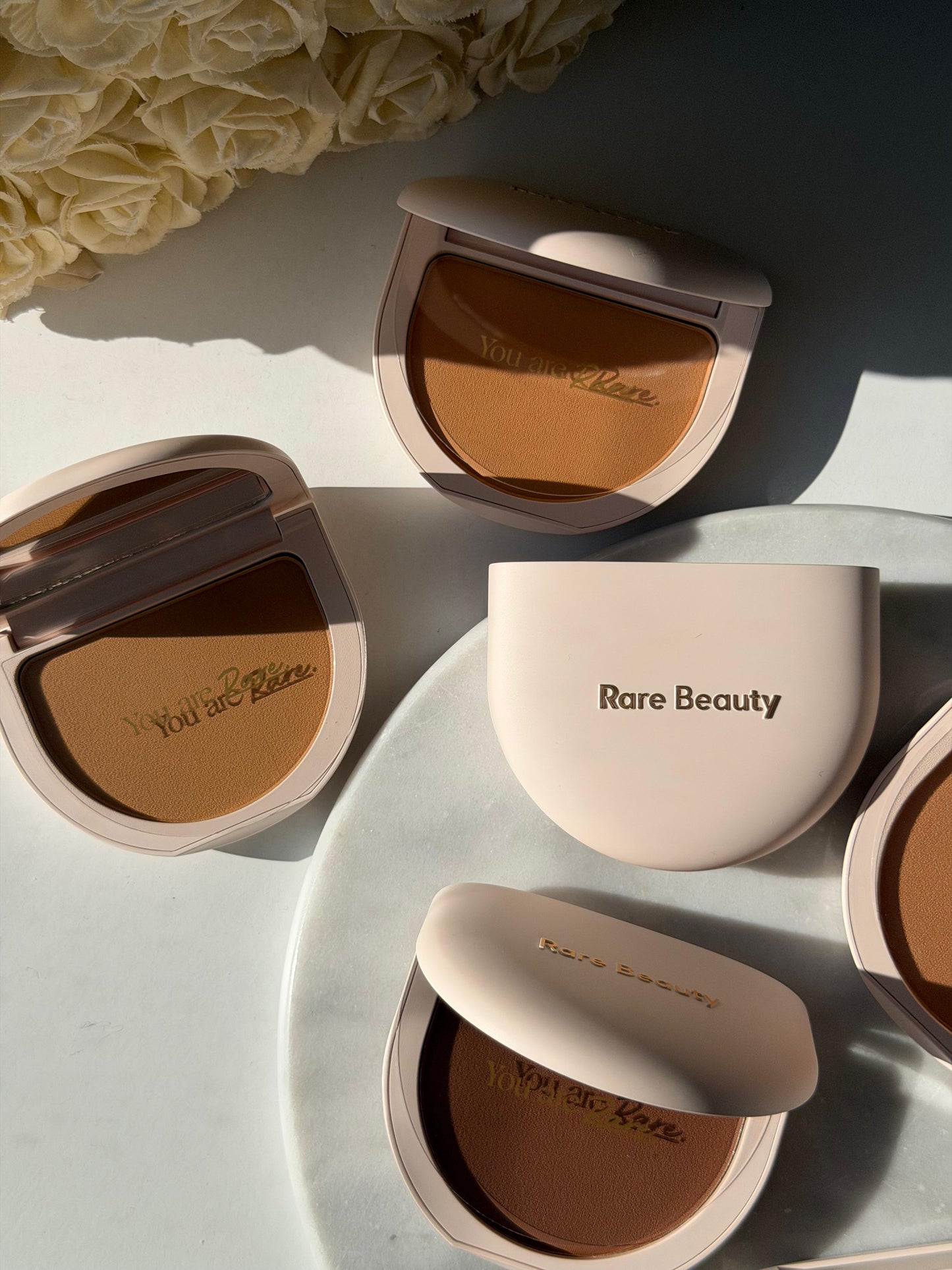 RARE BEAUTY True To Myself Tinted Pressed Finishing Powder - Sand