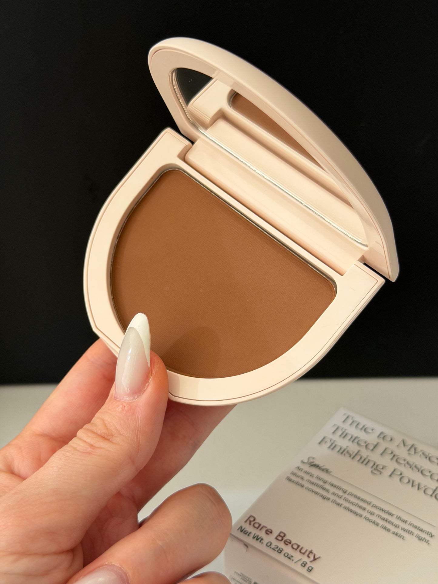 RARE BEAUTY True To Myself Tinted Pressed Finishing Powder - Sepia