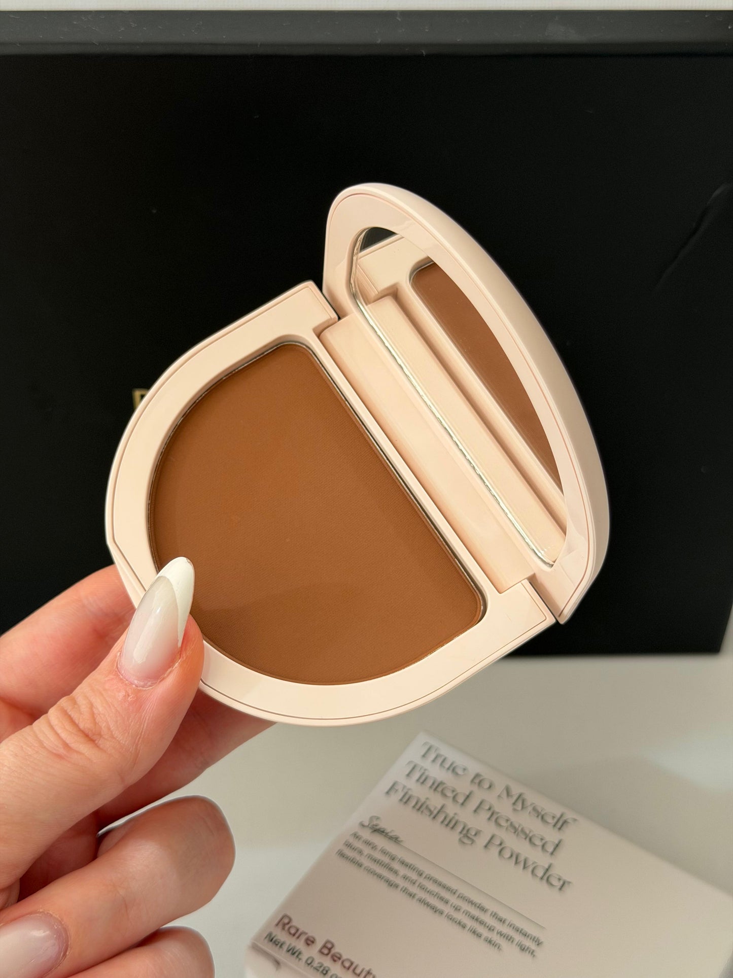 RARE BEAUTY True To Myself Tinted Pressed Finishing Powder - Sepia