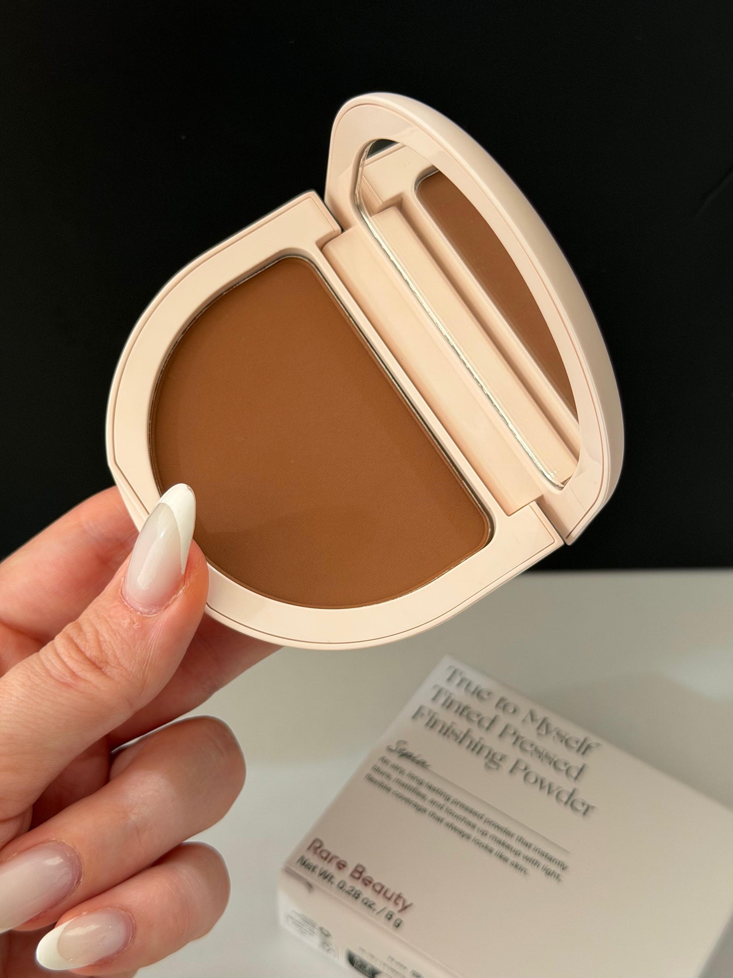 RARE BEAUTY True To Myself Tinted Pressed Finishing Powder - Sepia