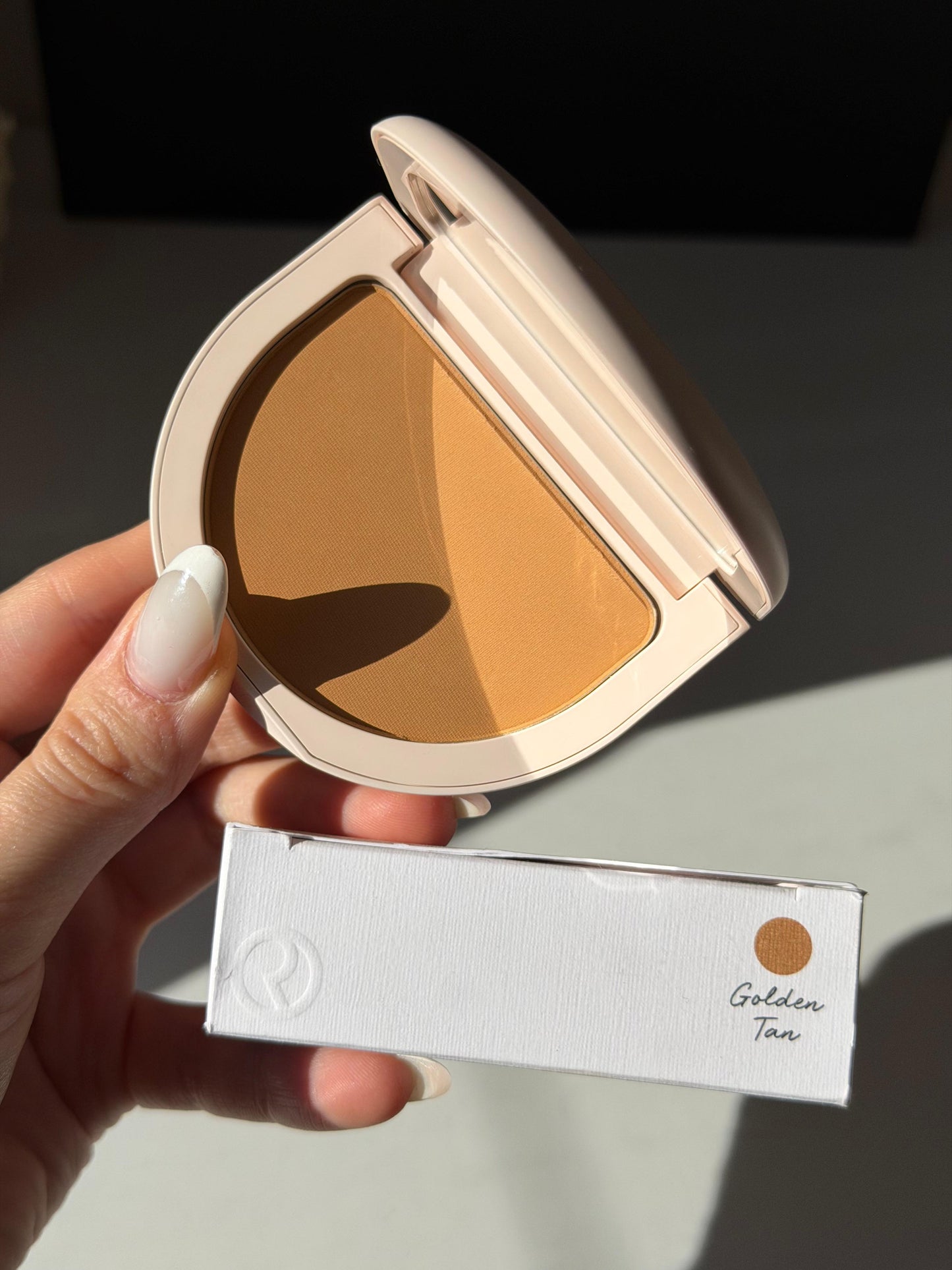 RARE BEAUTY True To Myself Tinted Pressed Finishing Powder - Golden Tan