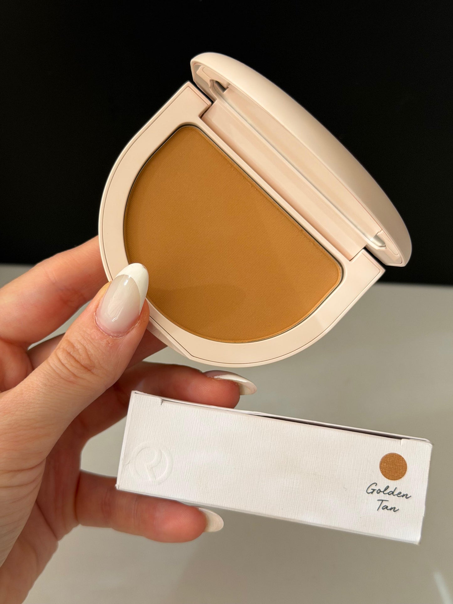 RARE BEAUTY True To Myself Tinted Pressed Finishing Powder - Golden Tan