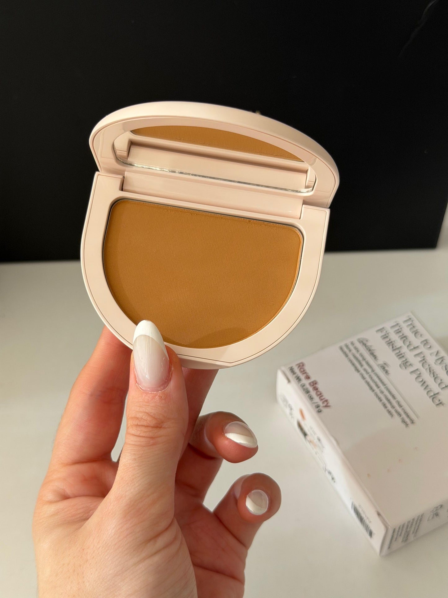 RARE BEAUTY True To Myself Tinted Pressed Finishing Powder - Golden Tan