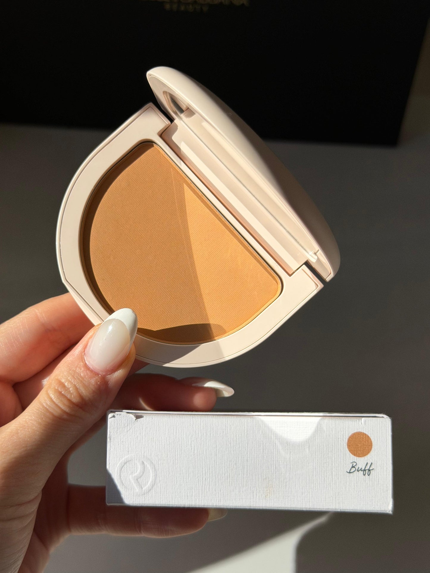 RARE BEAUTY True To Myself Tinted Pressed Finishing Powder - Buff