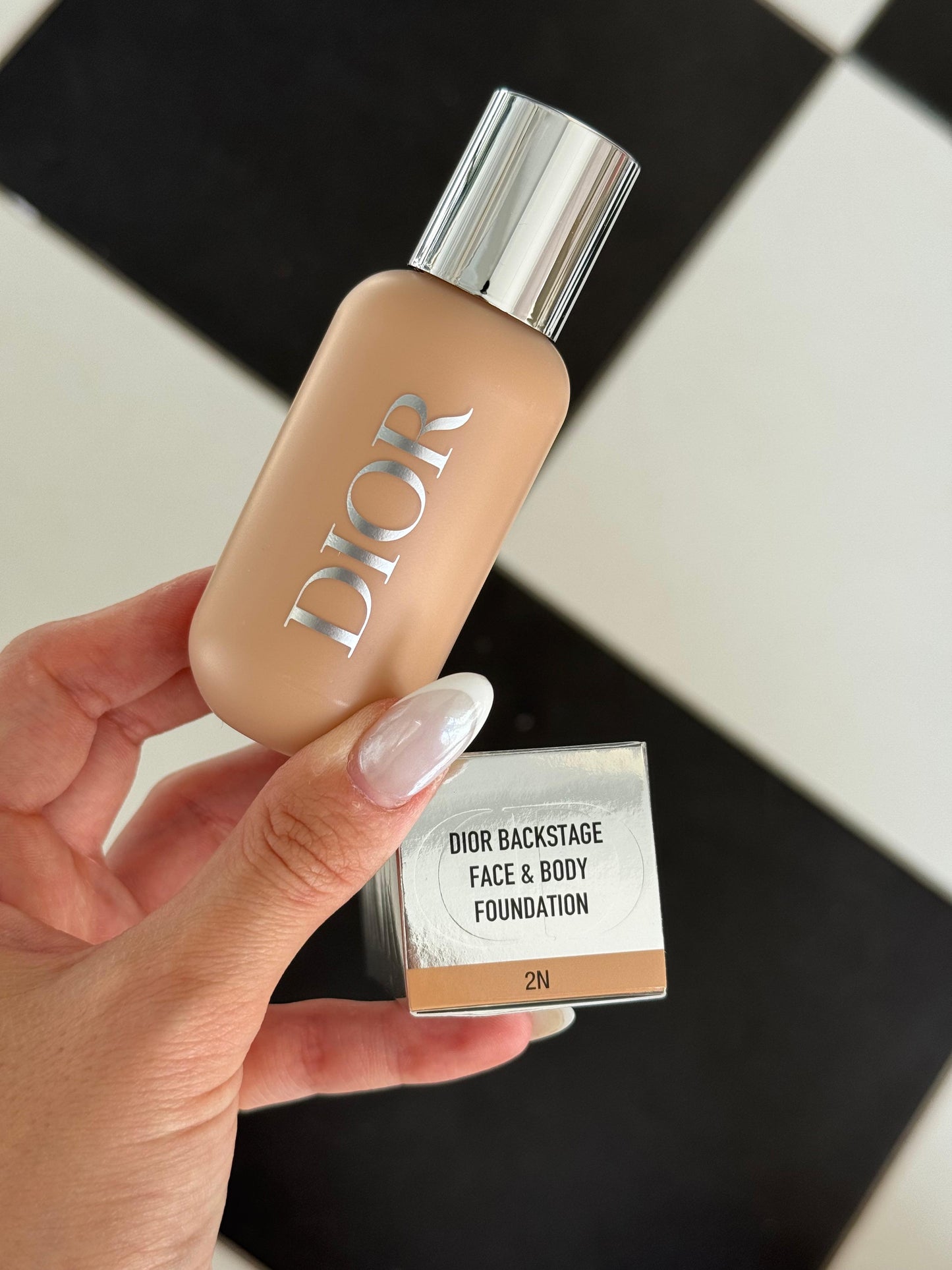 DIOR Dior Backstage Face & Body Foundation
Second-Skin Effect Natural Finish - Resistant to Water and Heat