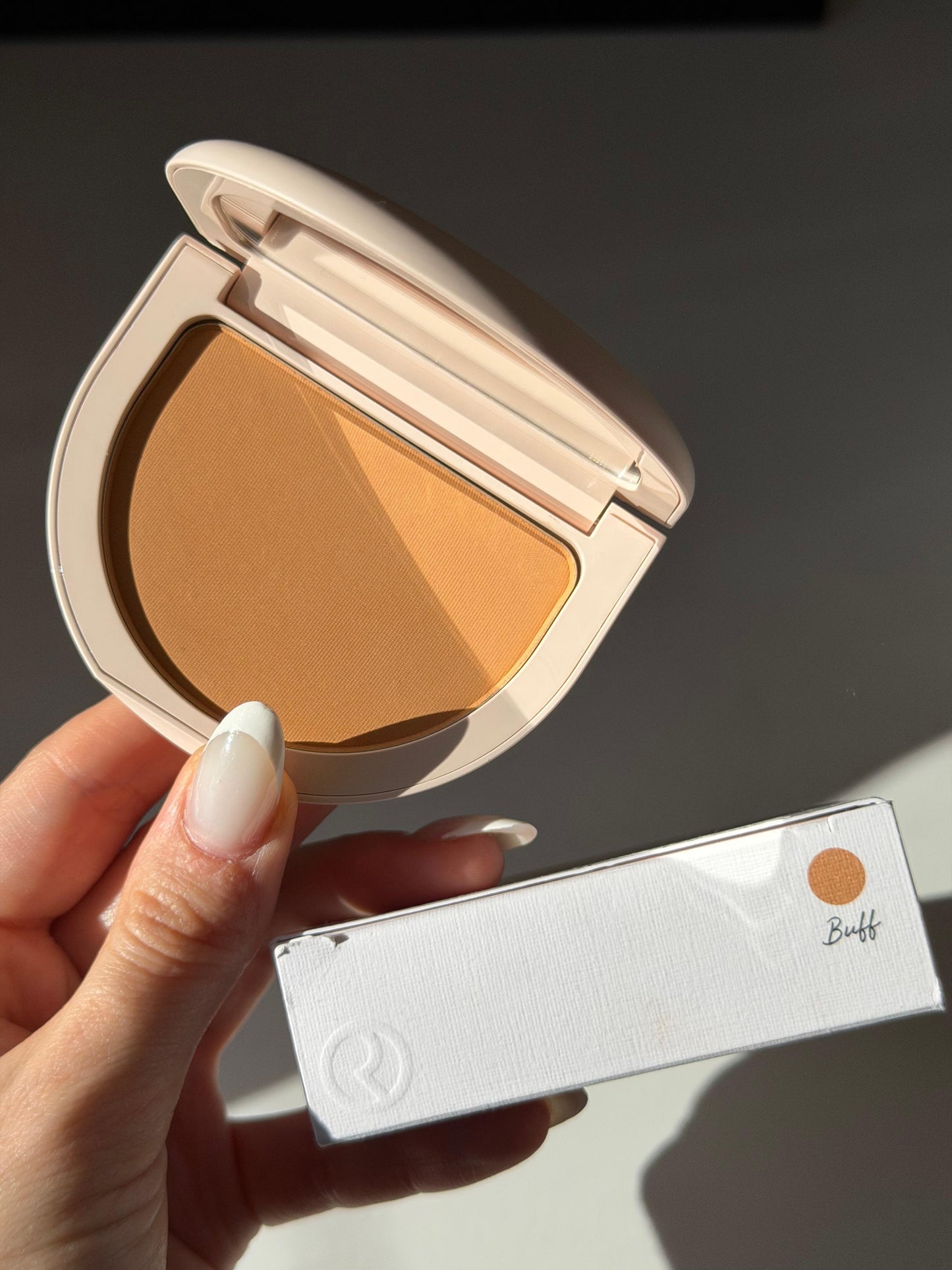 RARE BEAUTY True To Myself Tinted Pressed Finishing Powder - Buff