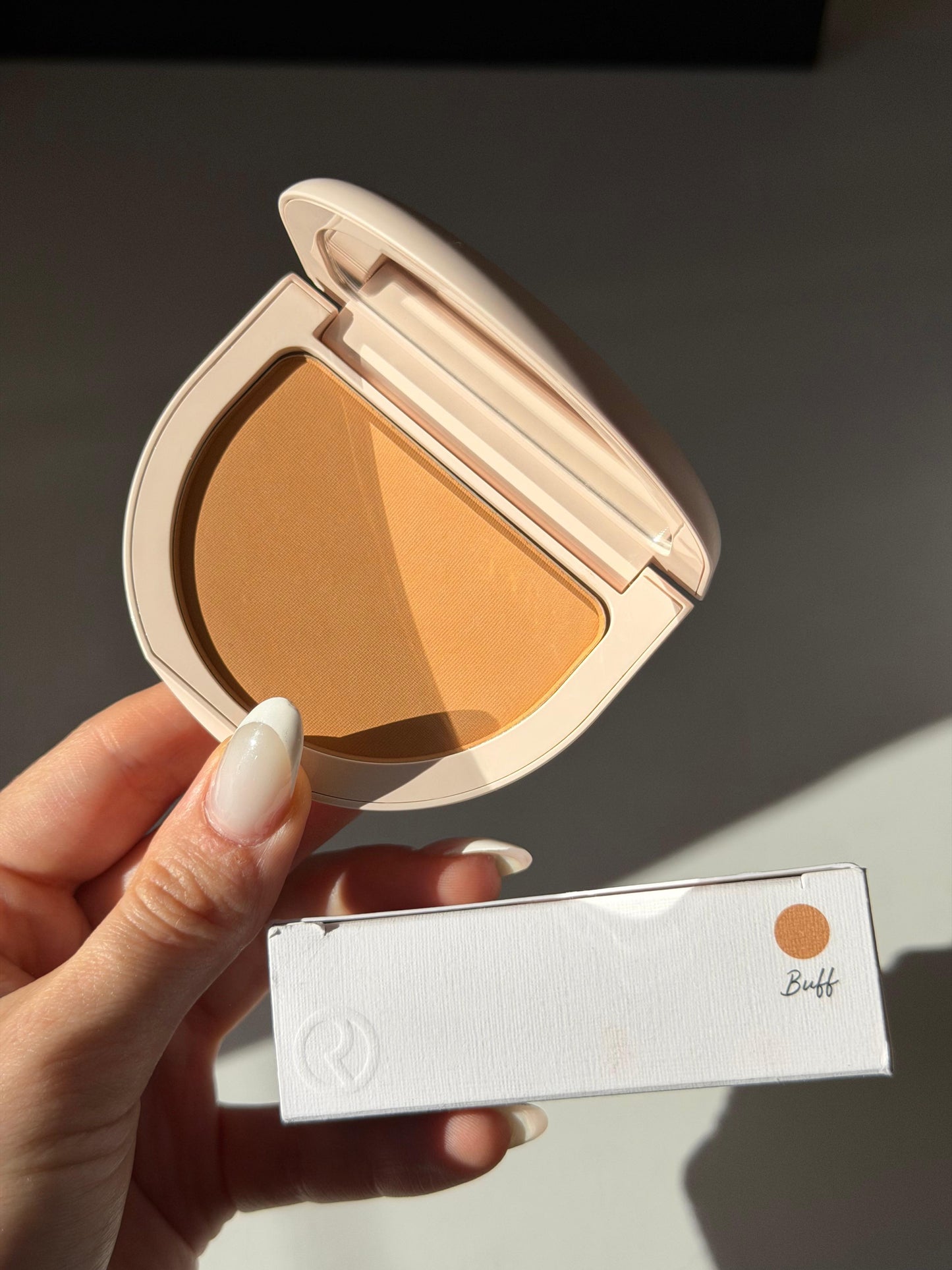 RARE BEAUTY True To Myself Tinted Pressed Finishing Powder - Buff