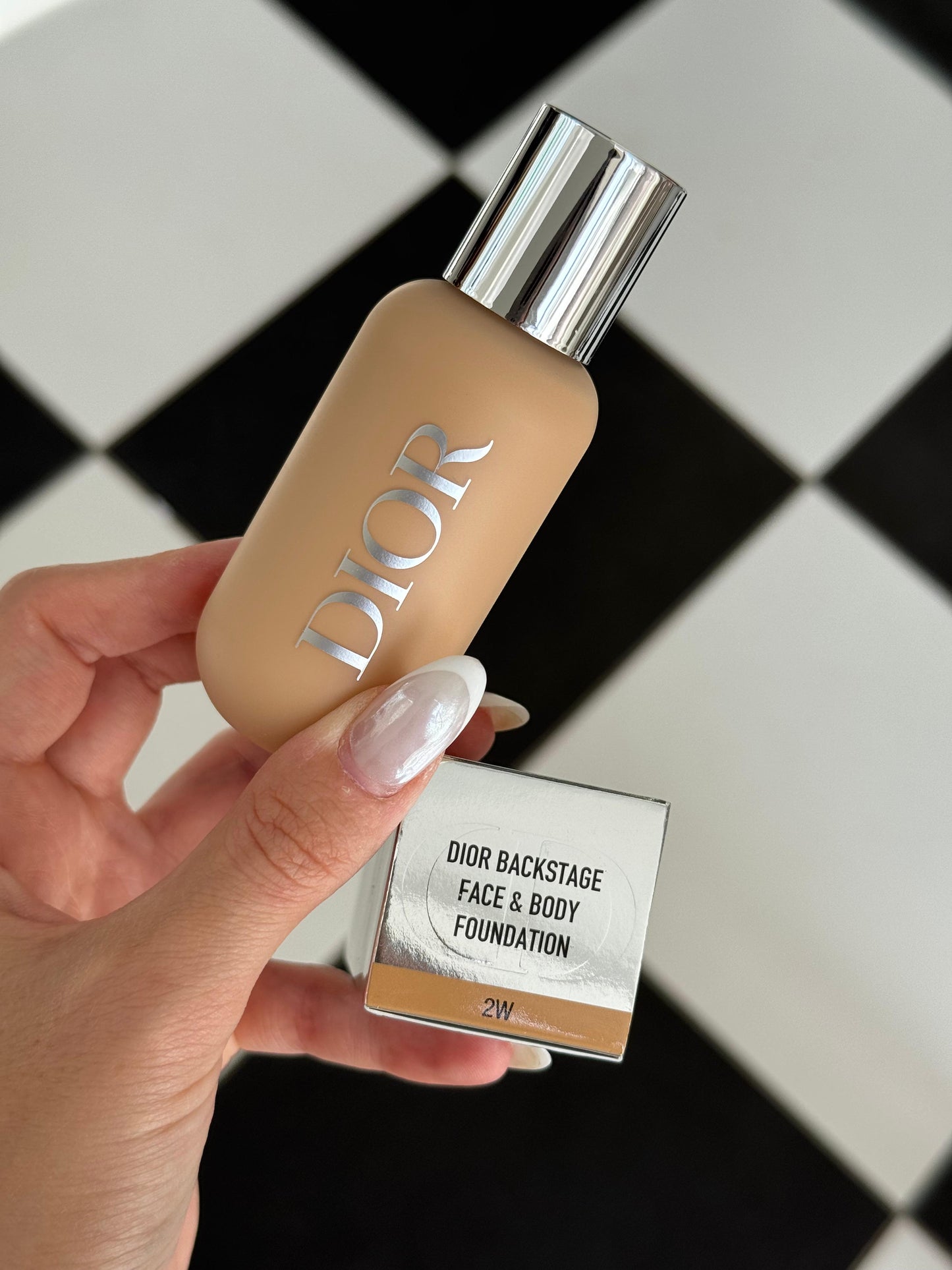 DIOR Dior Backstage Face & Body Foundation
Second-Skin Effect Natural Finish - Resistant to Water and Heat