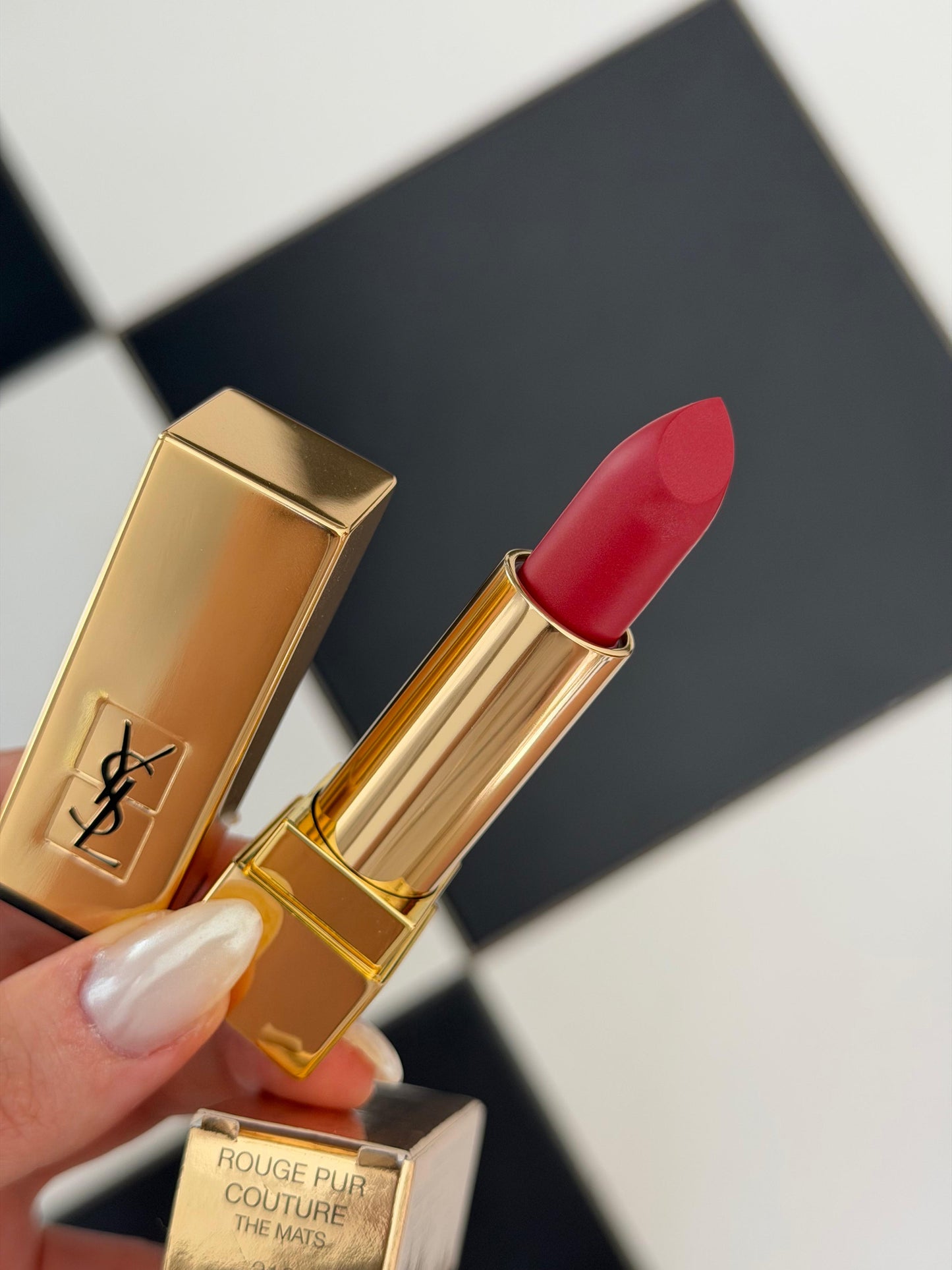 YSL Lipstick (216)
Rouge Pur Couture The Mats