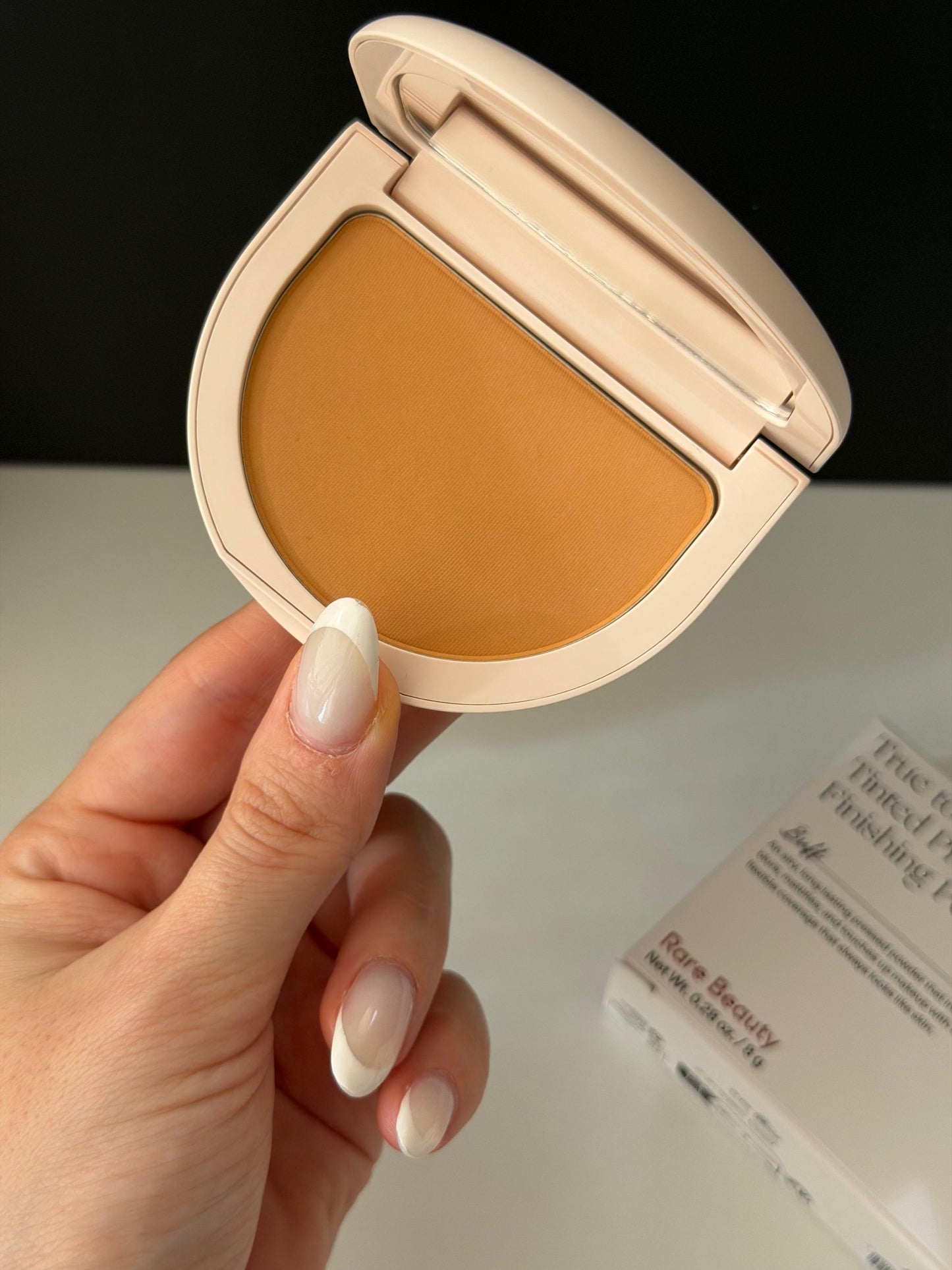 RARE BEAUTY True To Myself Tinted Pressed Finishing Powder - Buff