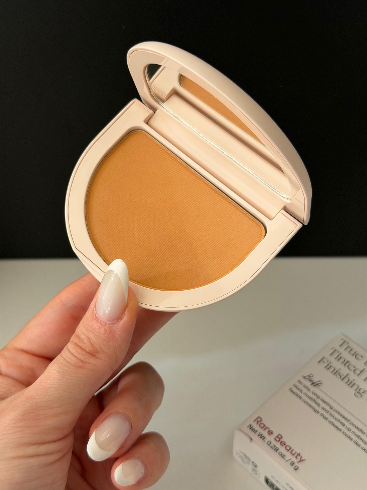 RARE BEAUTY True To Myself Tinted Pressed Finishing Powder - Buff