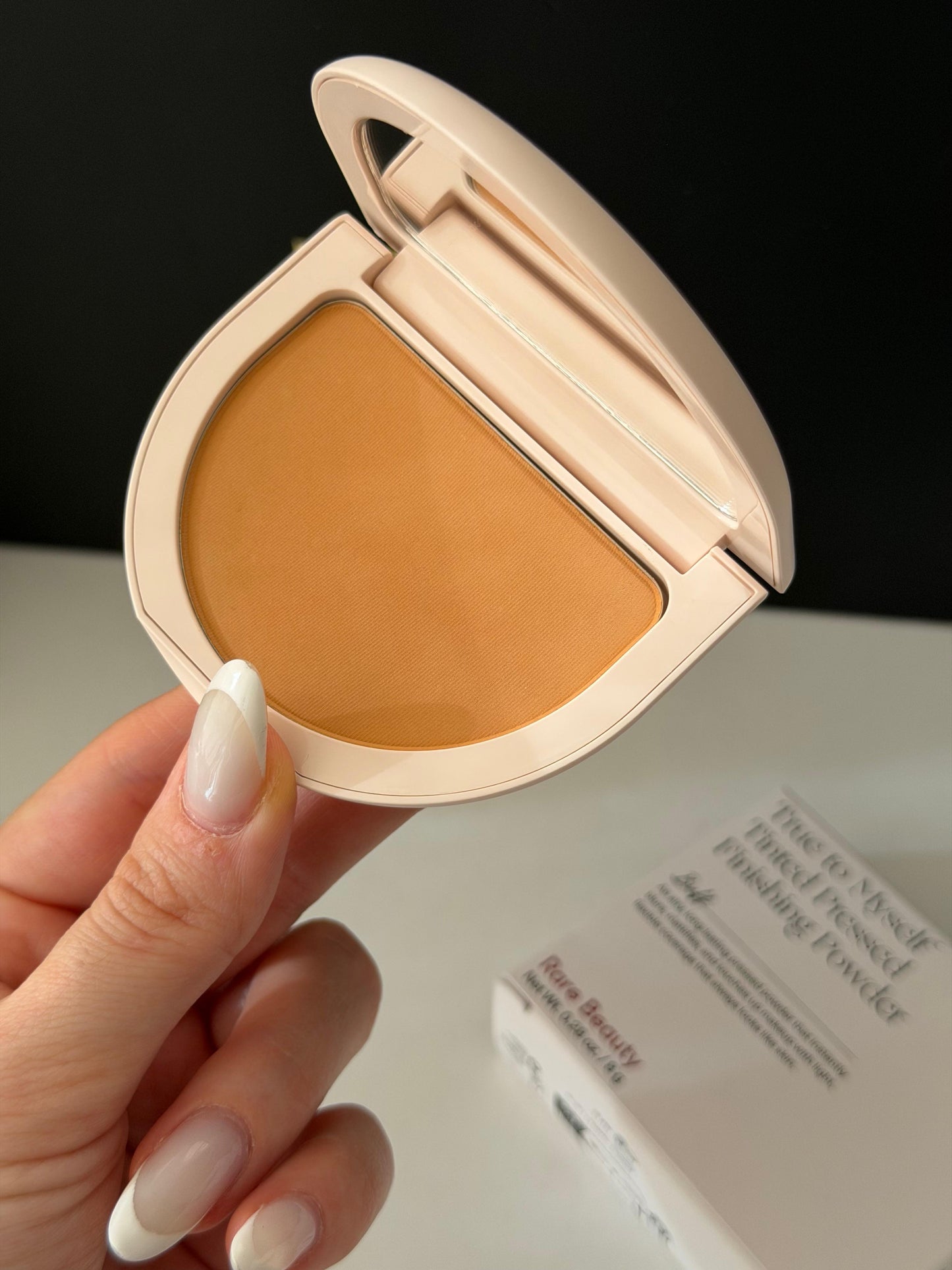 RARE BEAUTY True To Myself Tinted Pressed Finishing Powder - Buff