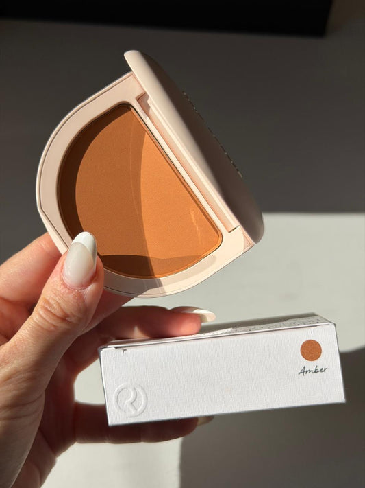 RARE BEAUTY True To Myself Tinted Pressed Finishing Powder - Amber