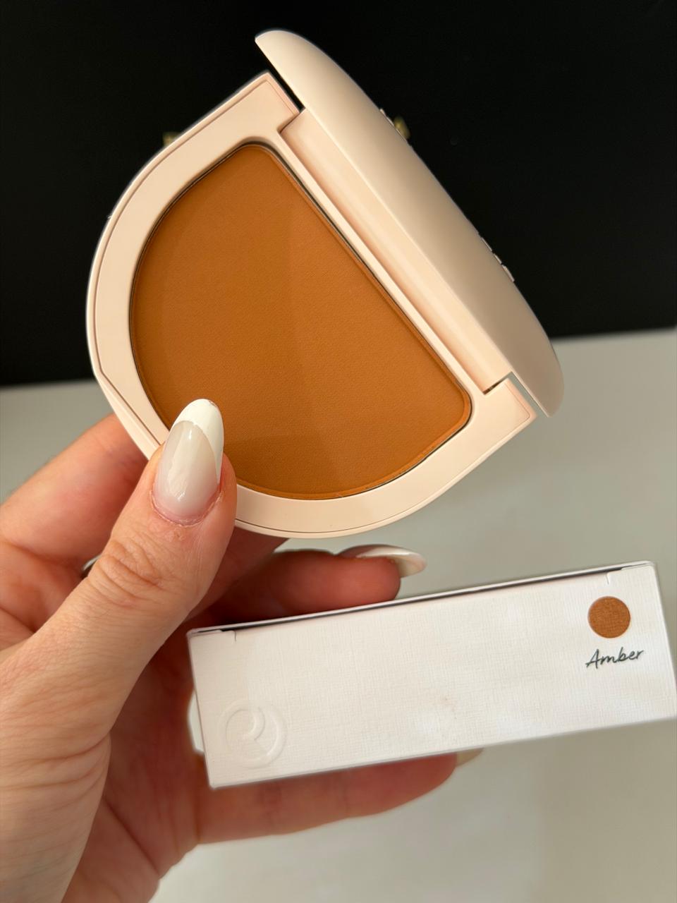 RARE BEAUTY True To Myself Tinted Pressed Finishing Powder - Amber