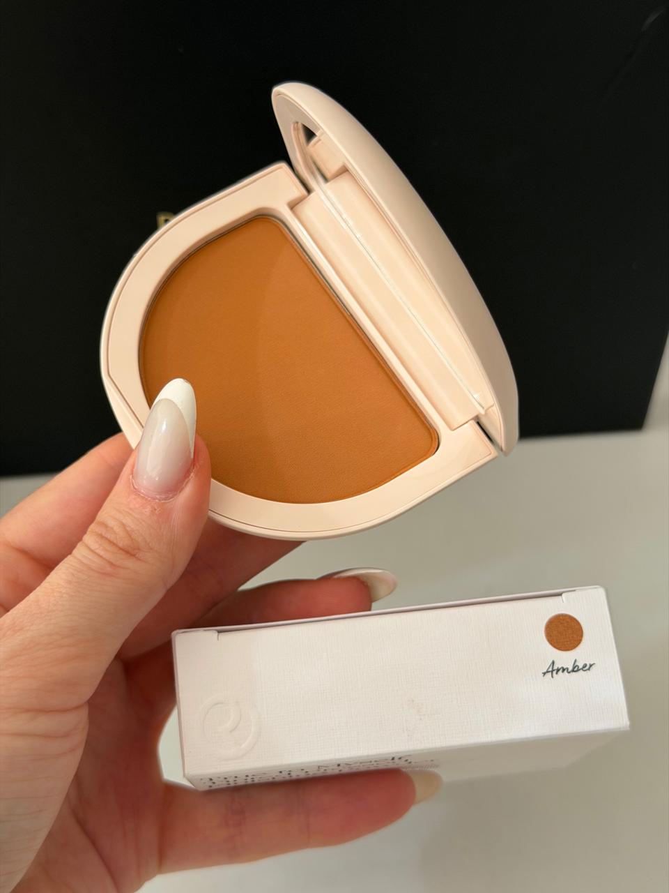 RARE BEAUTY True To Myself Tinted Pressed Finishing Powder - Amber