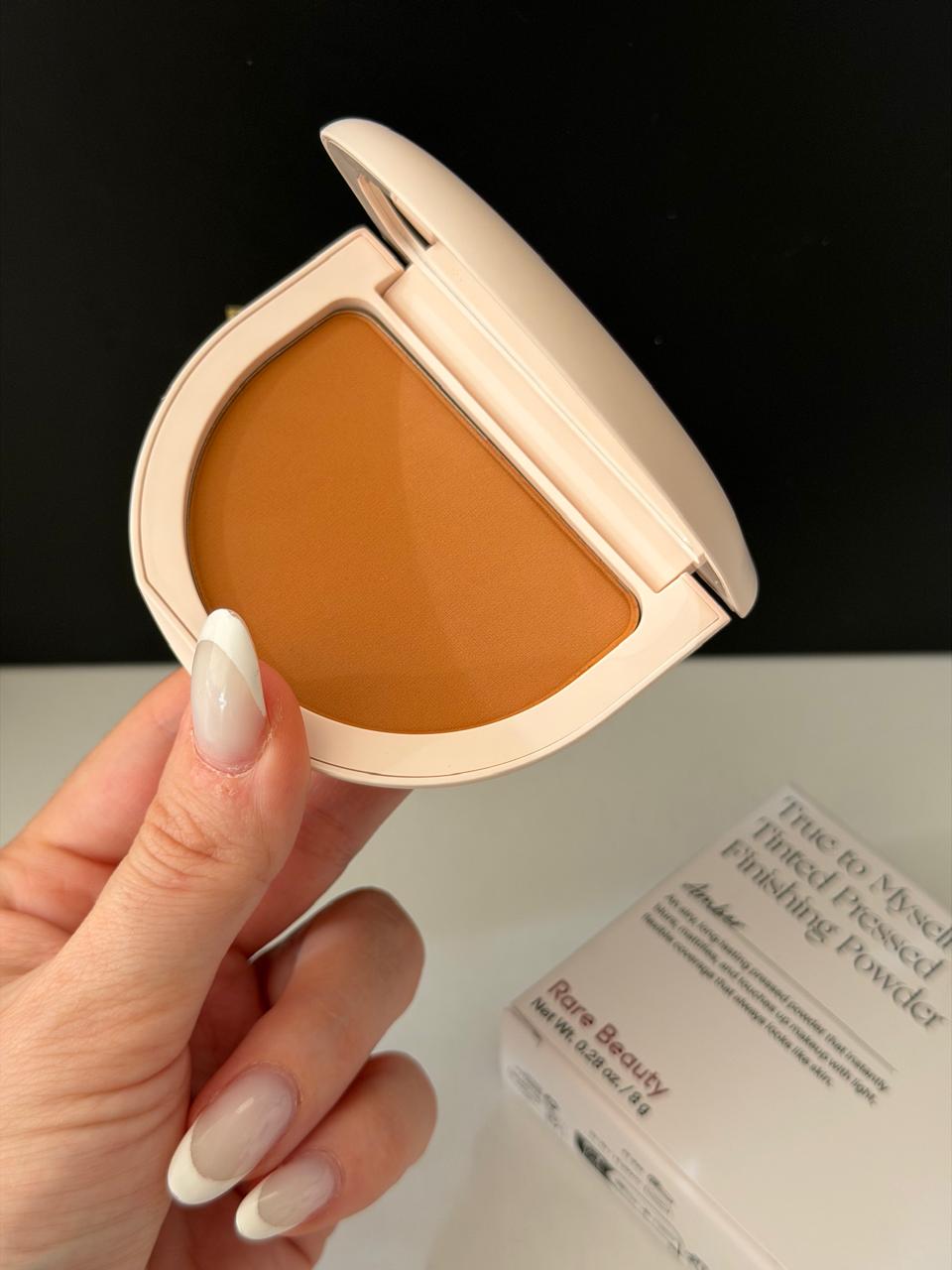 RARE BEAUTY True To Myself Tinted Pressed Finishing Powder - Amber