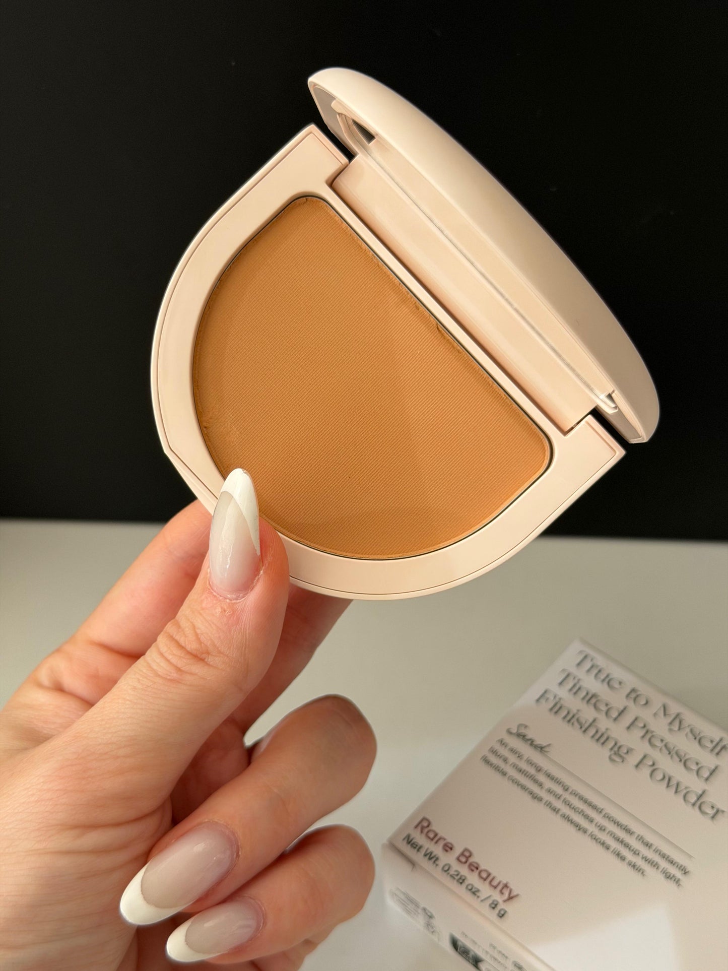 RARE BEAUTY True To Myself Tinted Pressed Finishing Powder - Sand