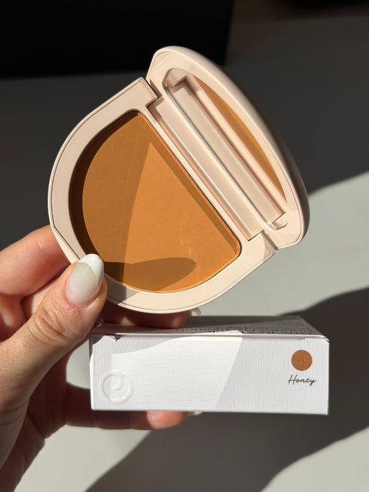 RARE BEAUTY True To Myself Tinted Pressed Finishing Powder - Honey