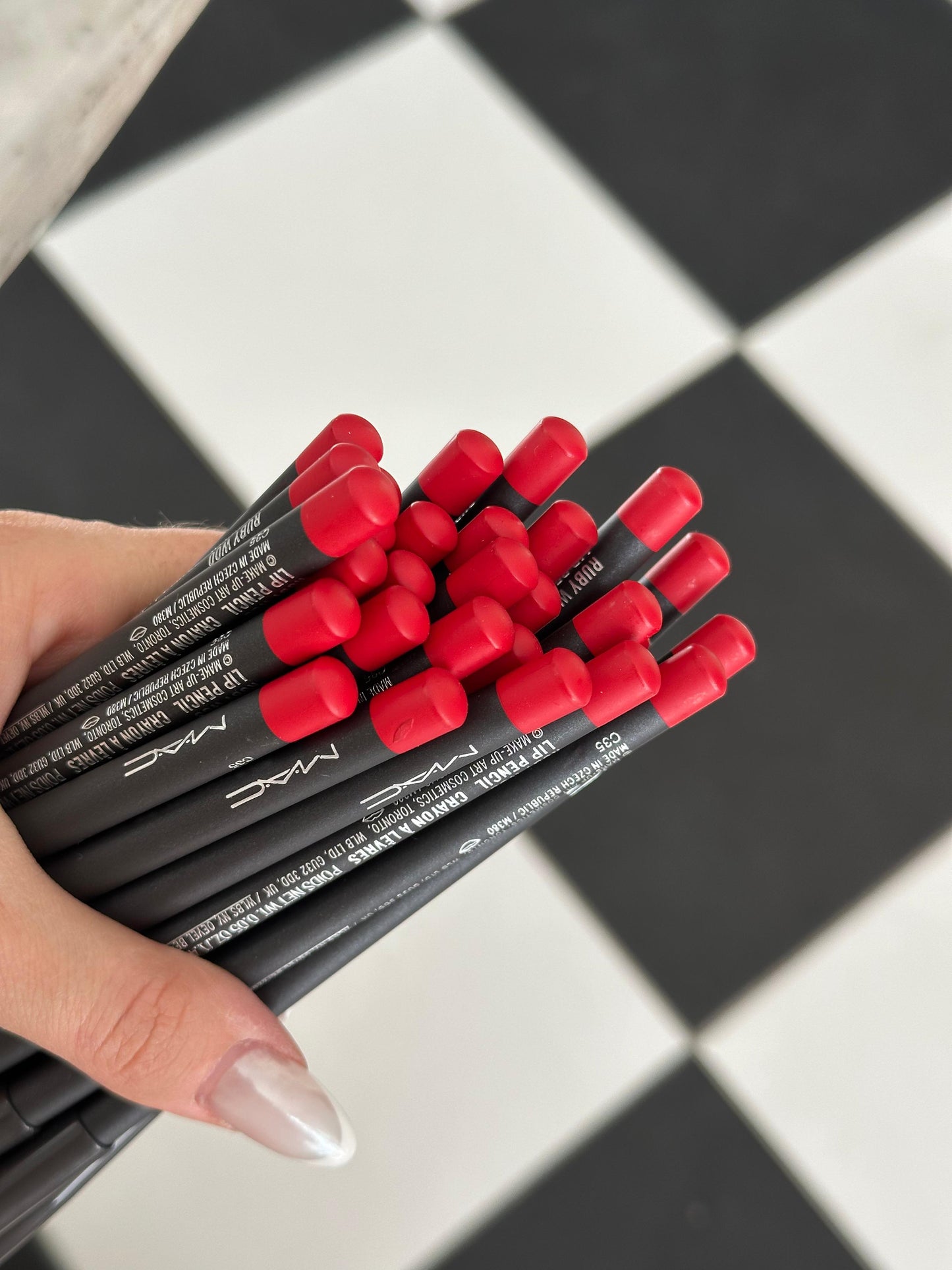 MAC Lip Pencil - Ruby Woo