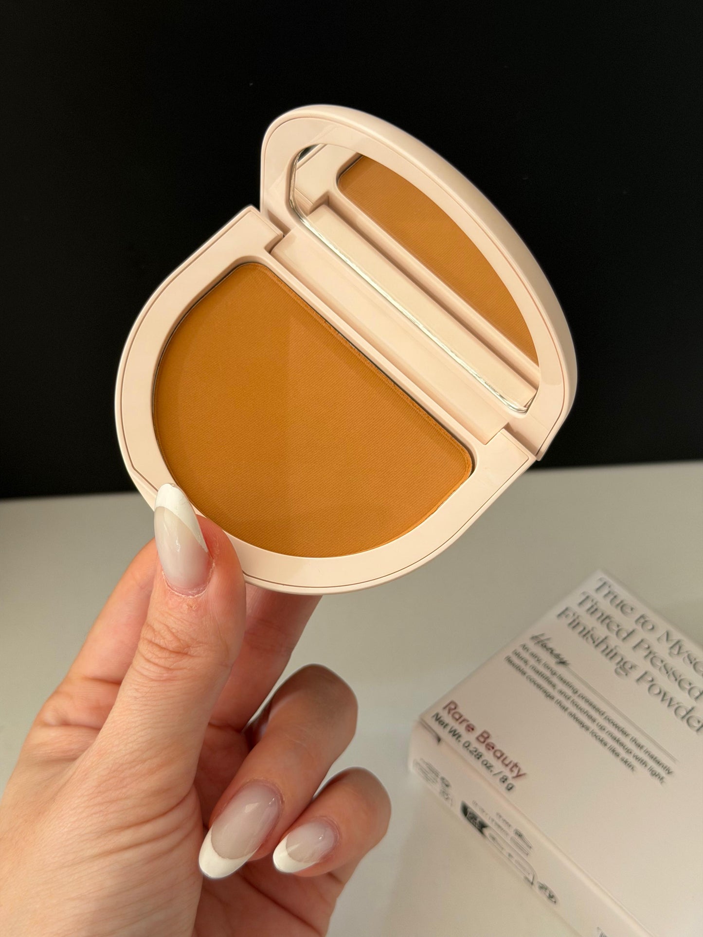 RARE BEAUTY True To Myself Tinted Pressed Finishing Powder - Honey