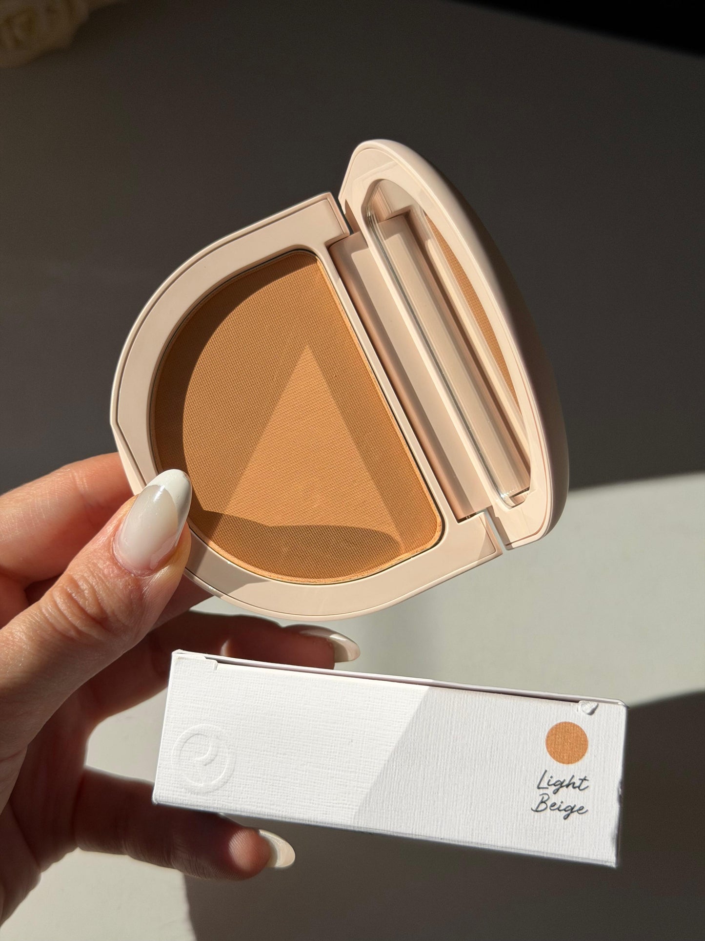 RARE BEAUTY True To Myself Tinted Pressed Finishing Powder - Light Beige