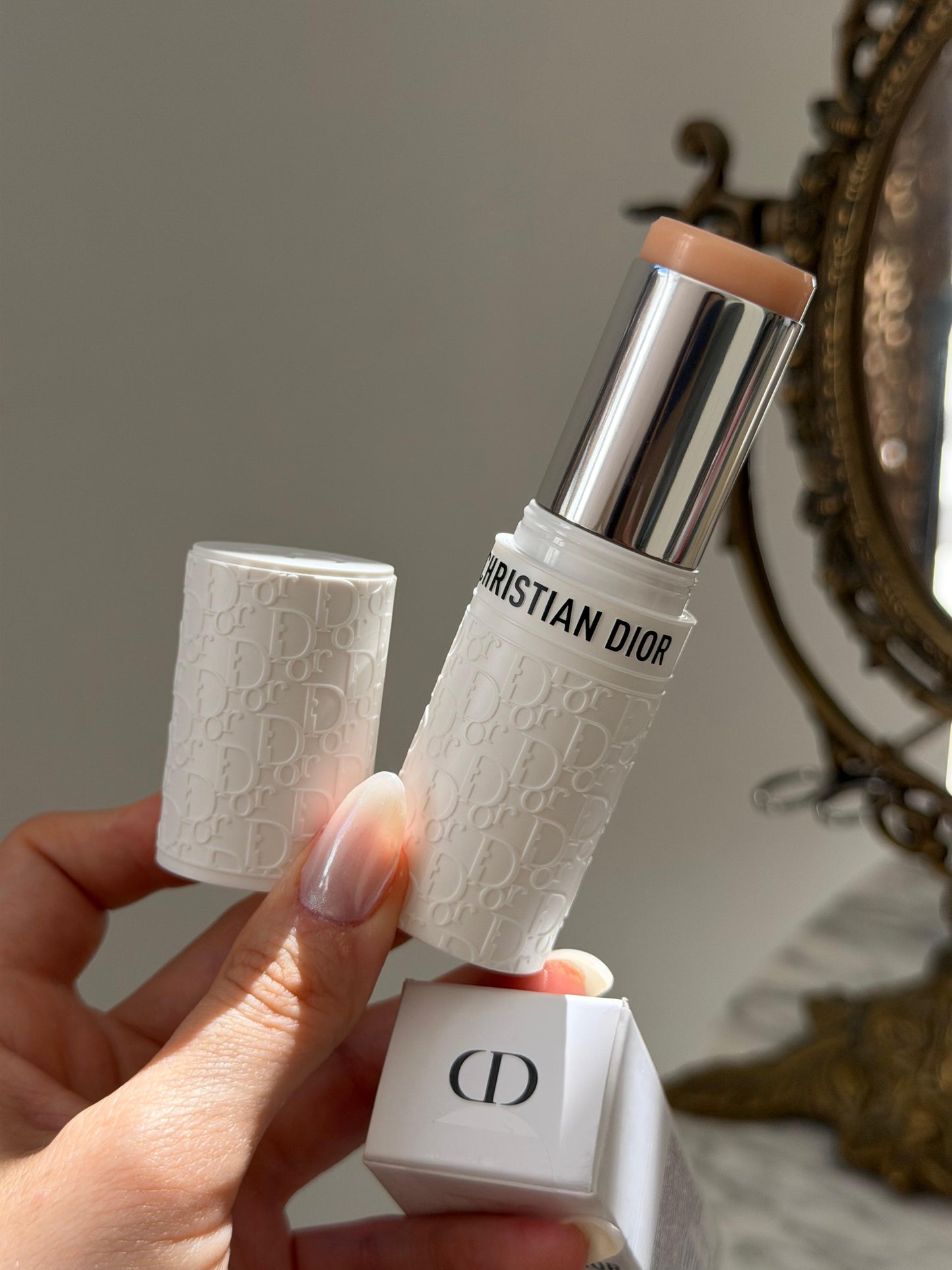 DIOR Le Stick UV Invisible High Protection
Mattifying Invisible UV Stick SPF 50 PA++++
