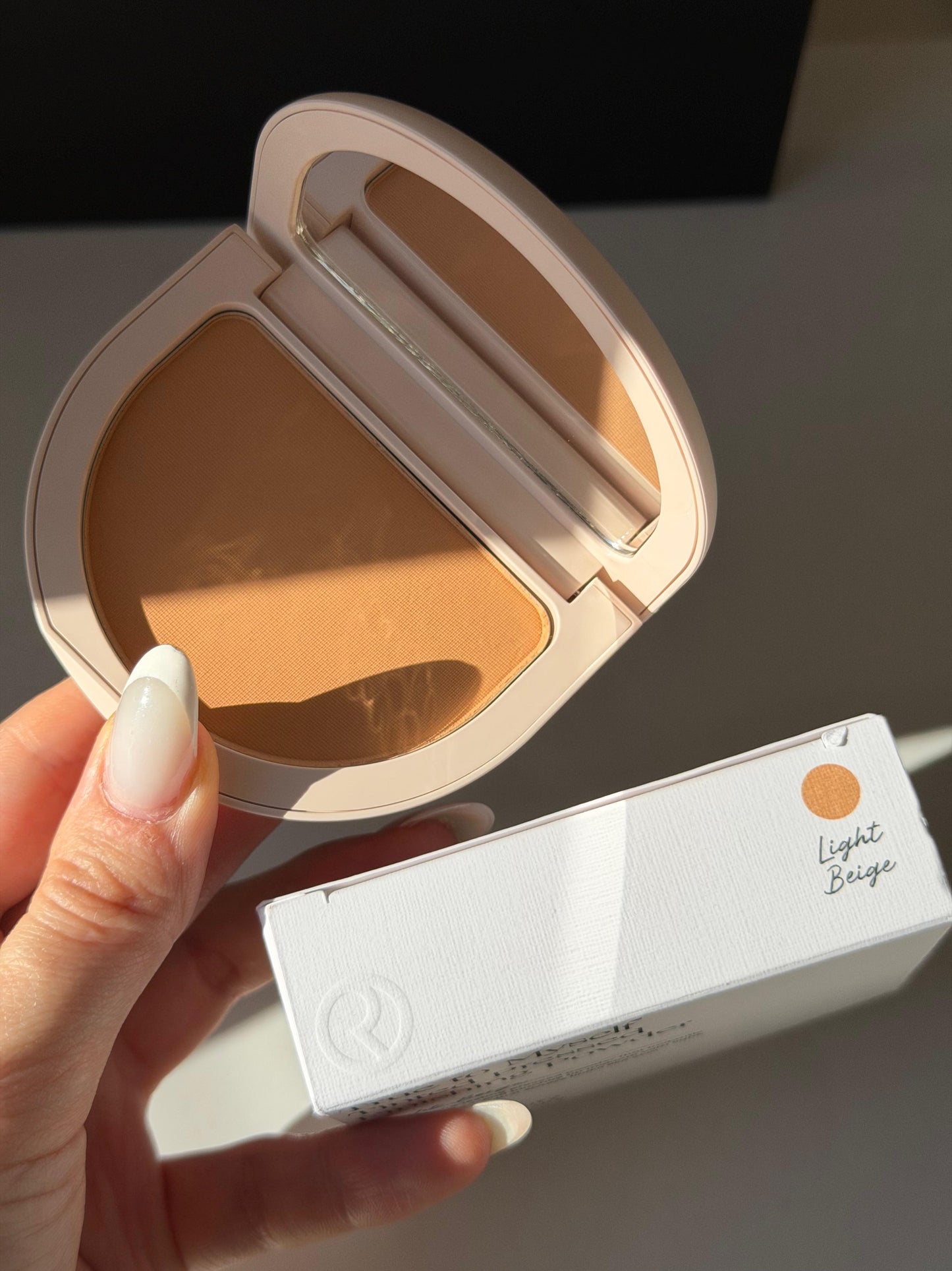 RARE BEAUTY True To Myself Tinted Pressed Finishing Powder - Light Beige