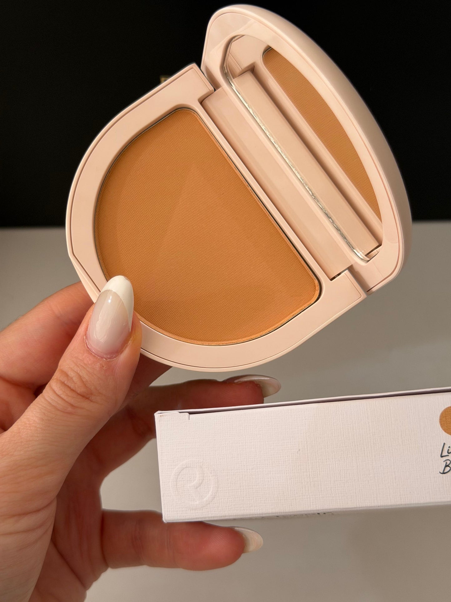 RARE BEAUTY True To Myself Tinted Pressed Finishing Powder - Light Beige