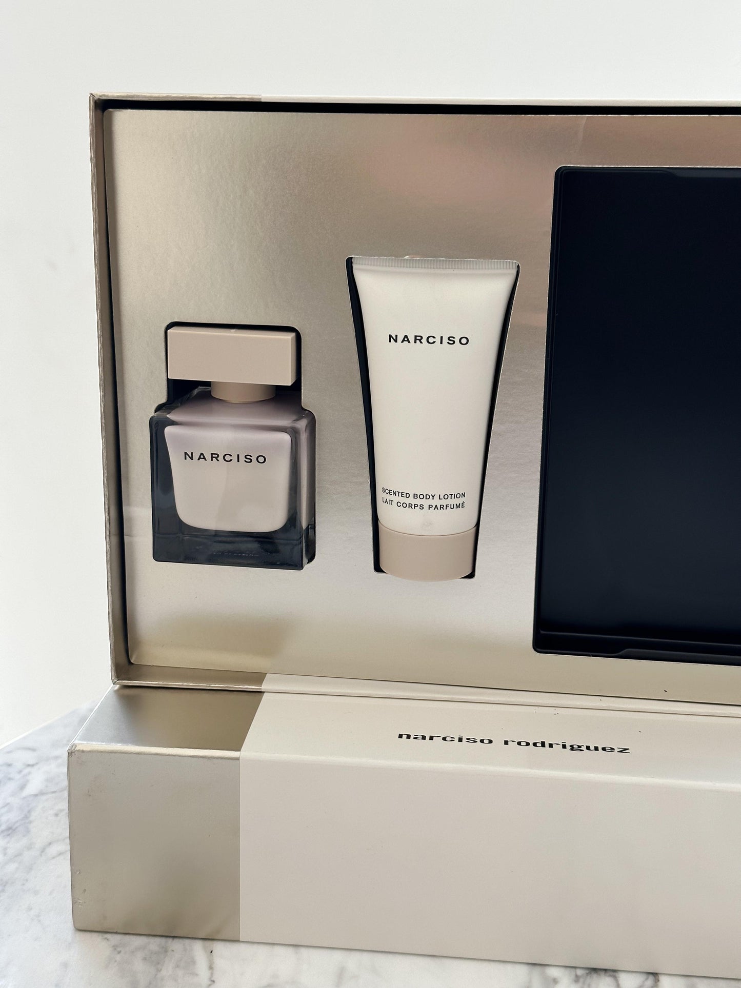 NARCISO RODRIGUEZ Narciso Eau De Parfum Set 50ml + 50ml Body Lotion + Wallet