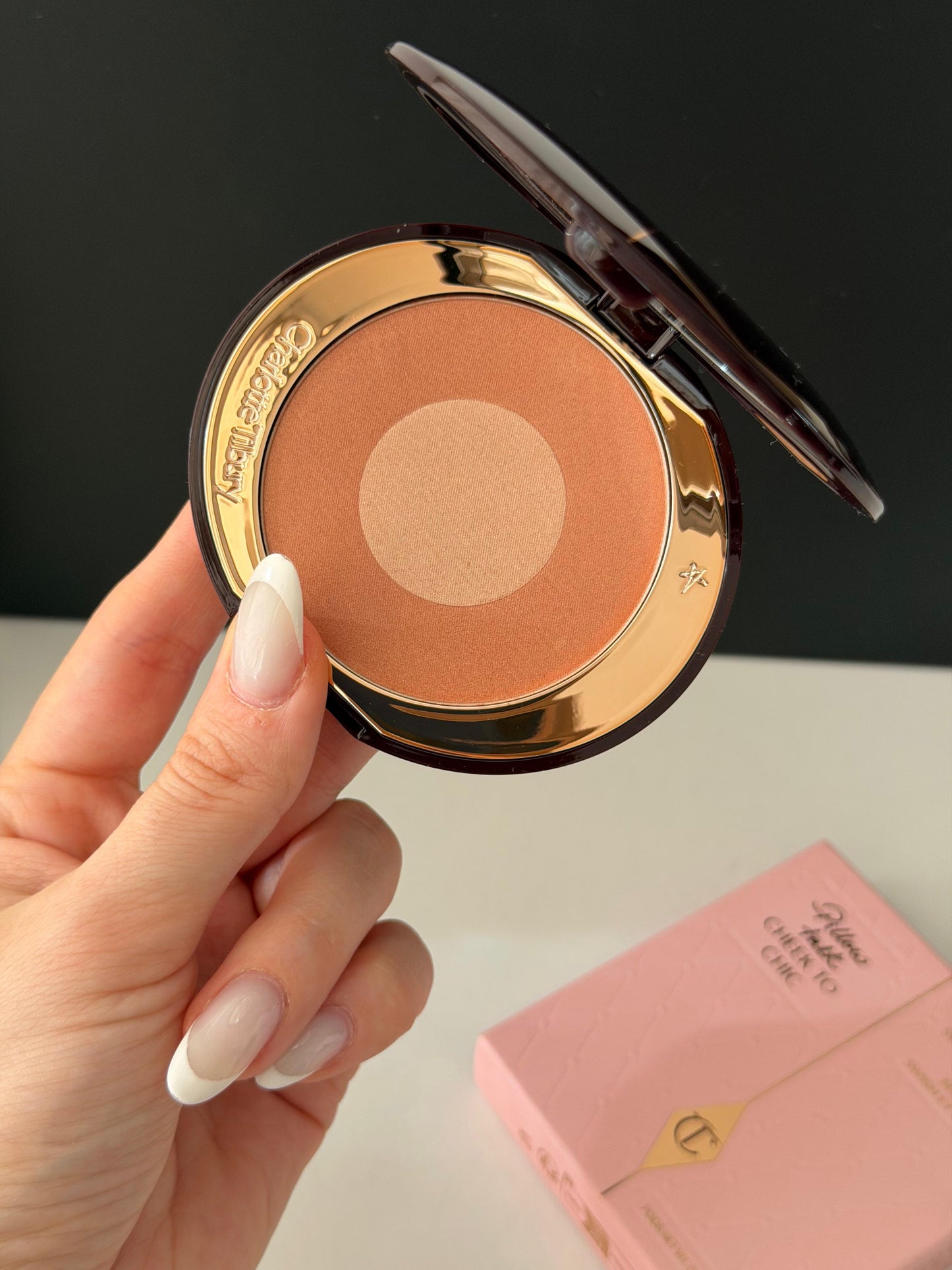 CHARLOTTE TILBURY Cheek To Chic - Swish & Glow Blusher - Pillow Talk