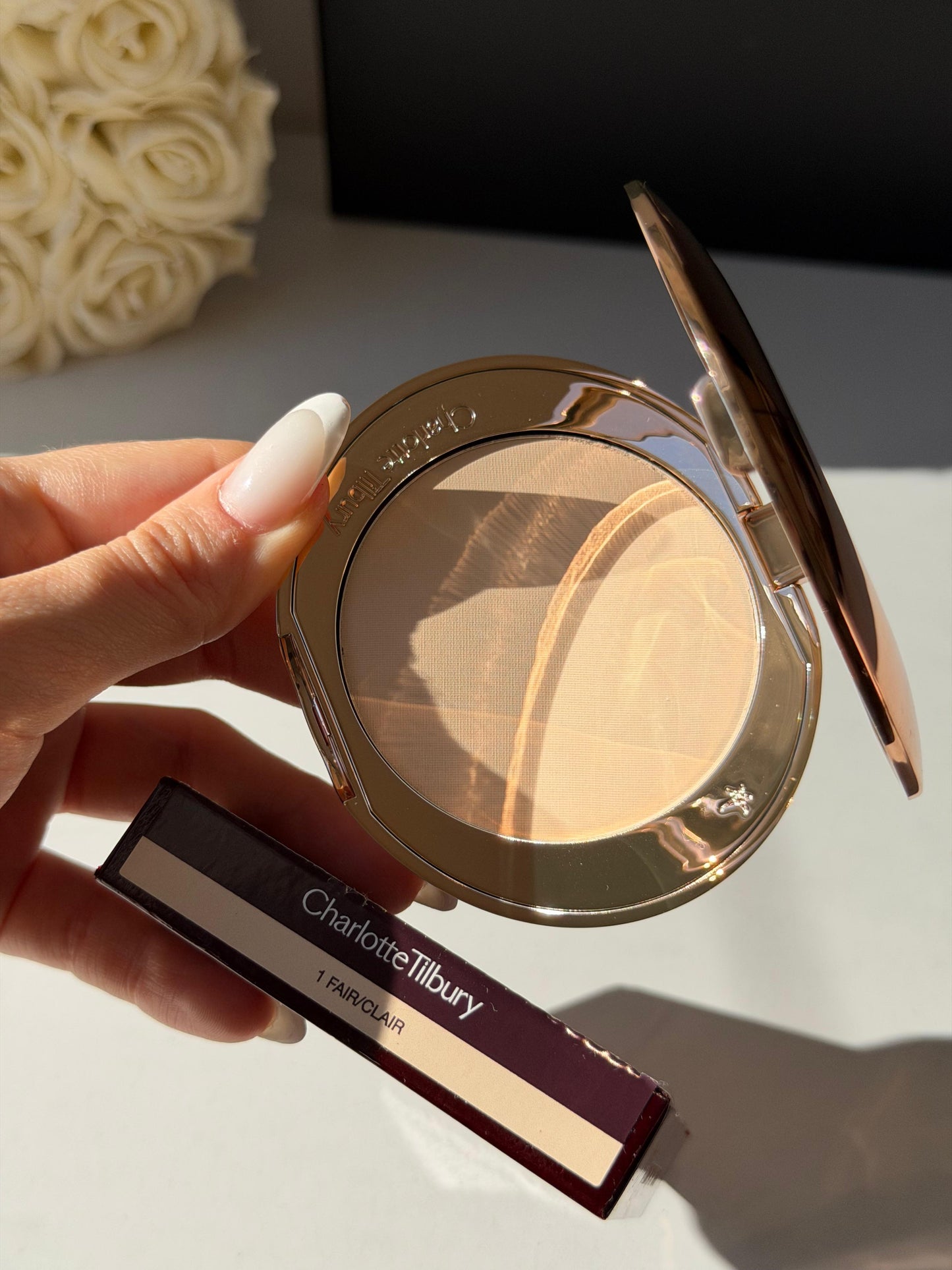 CHARLOTTE TILBURY Airbrush Flawless Finish (1)
Complexion Perfecting Micro Powder