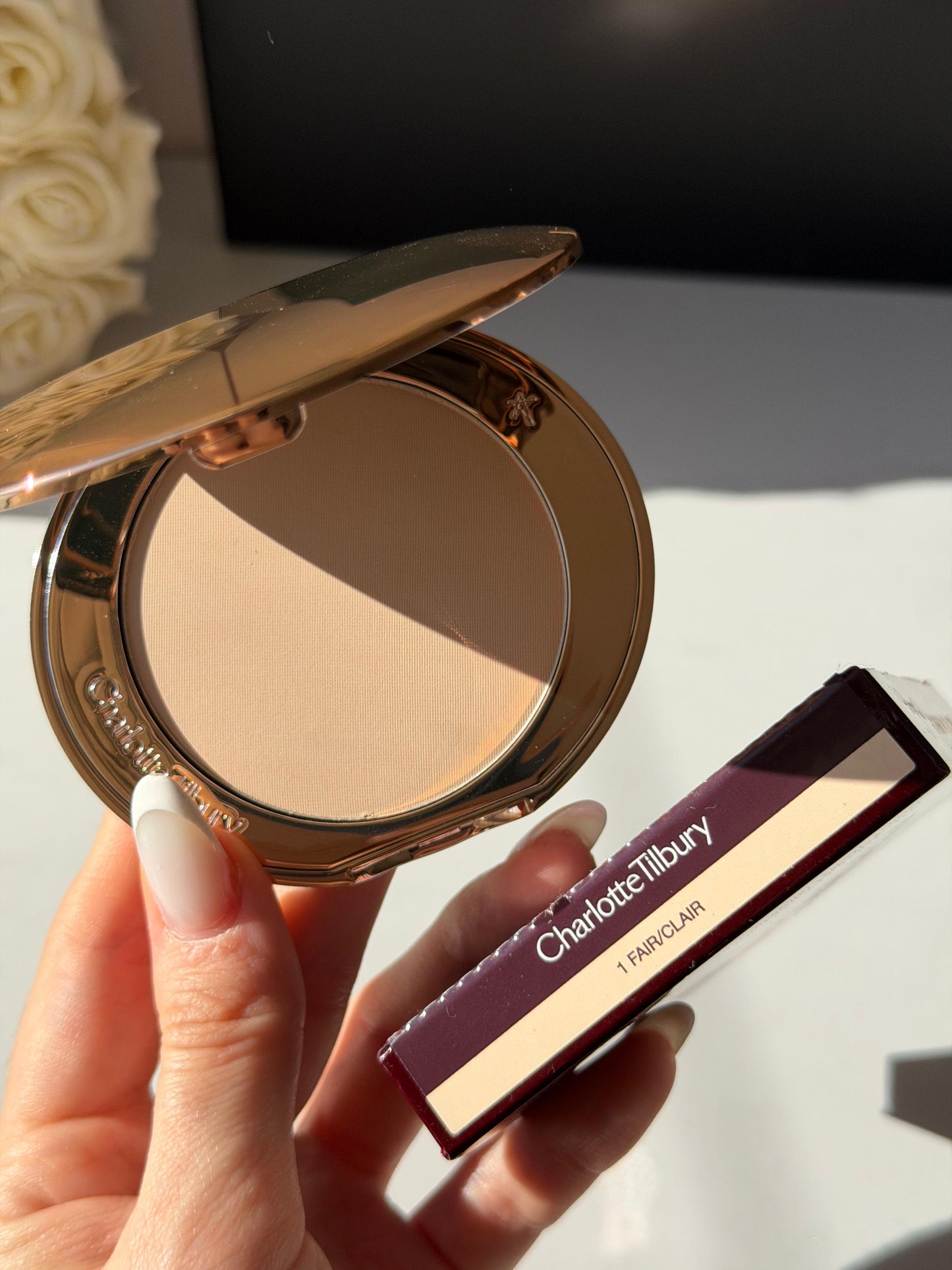 CHARLOTTE TILBURY Airbrush Flawless Finish (1)
Complexion Perfecting Micro Powder