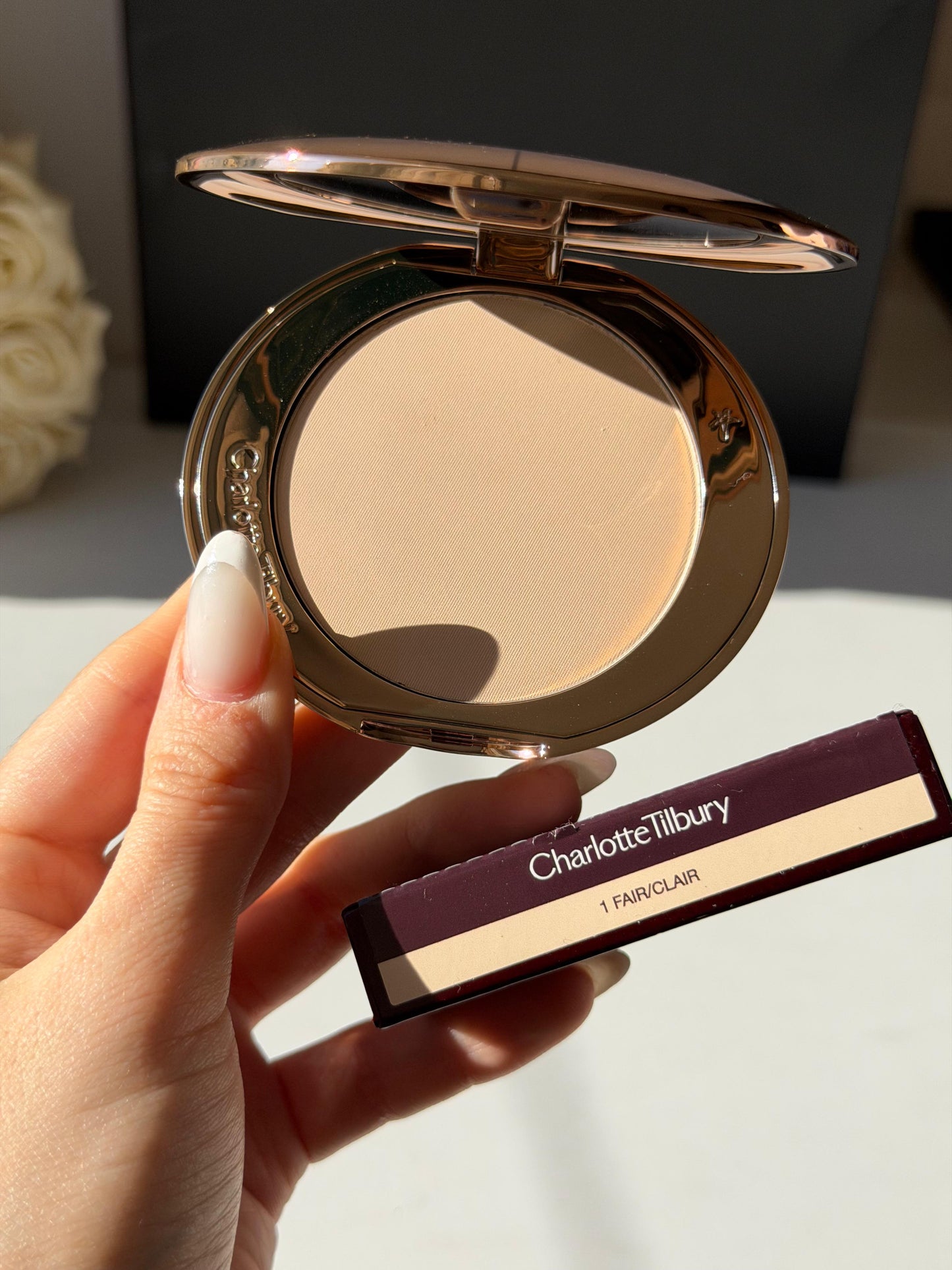 CHARLOTTE TILBURY Airbrush Flawless Finish (1)
Complexion Perfecting Micro Powder