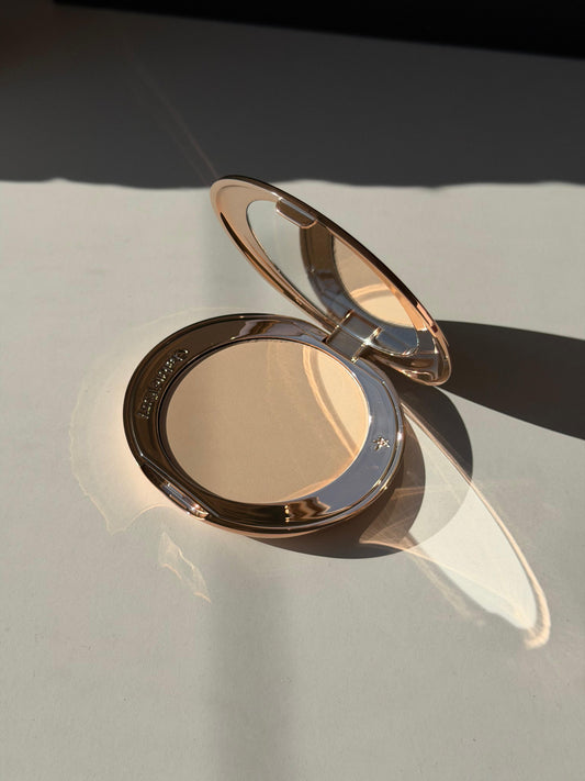 CHARLOTTE TILBURY Airbrush Flawless Finish (1)
Complexion Perfecting Micro Powder