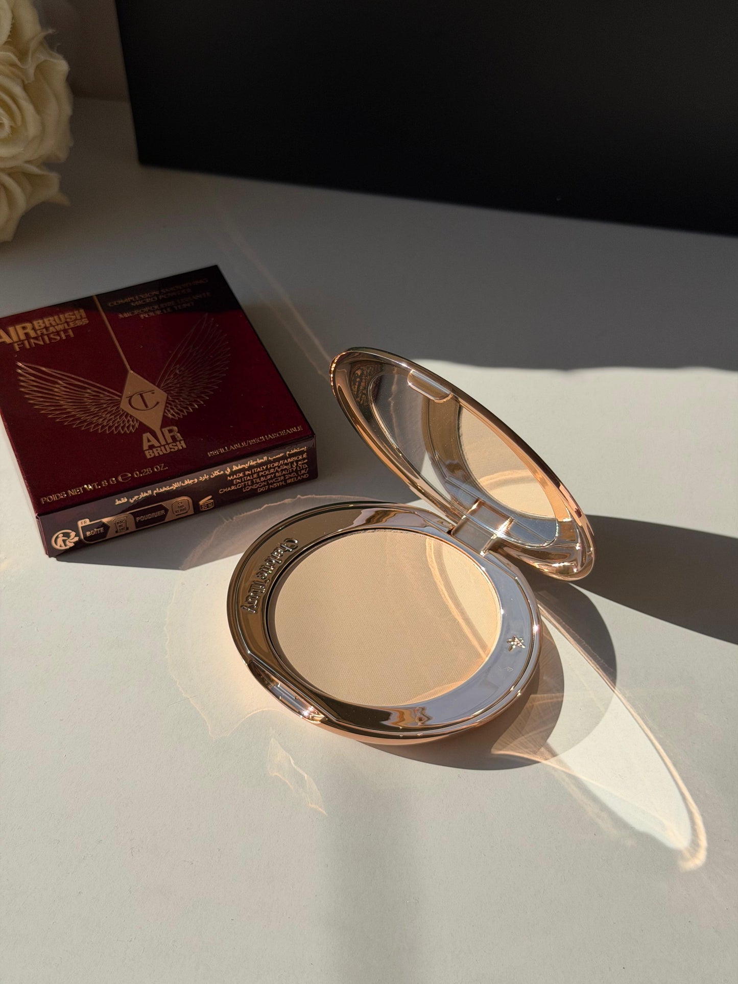 CHARLOTTE TILBURY Airbrush Flawless Finish (1)
Complexion Perfecting Micro Powder