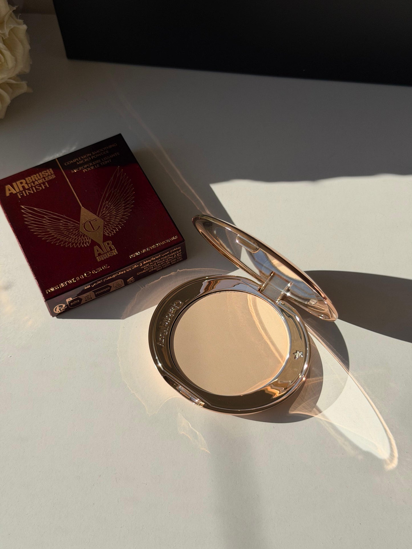 CHARLOTTE TILBURY Airbrush Flawless Finish (1)
Complexion Perfecting Micro Powder
