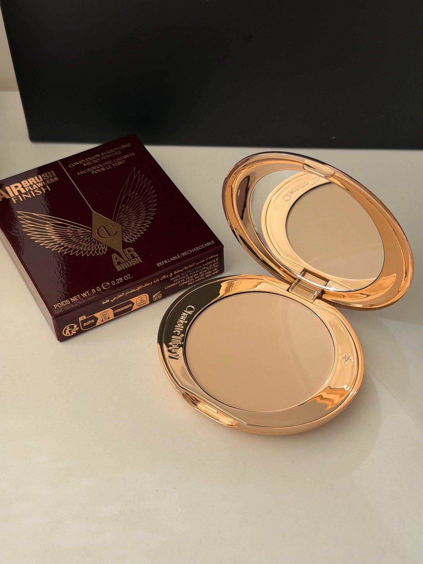 CHARLOTTE TILBURY Airbrush Flawless Finish (1)
Complexion Perfecting Micro Powder
