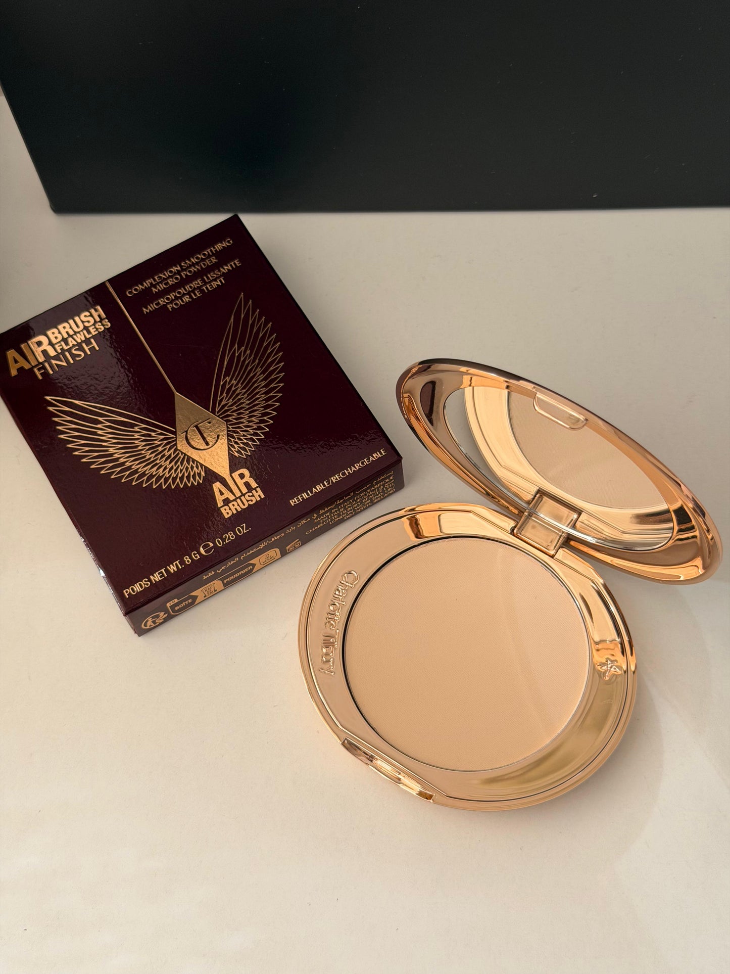 CHARLOTTE TILBURY Airbrush Flawless Finish (1)
Complexion Perfecting Micro Powder