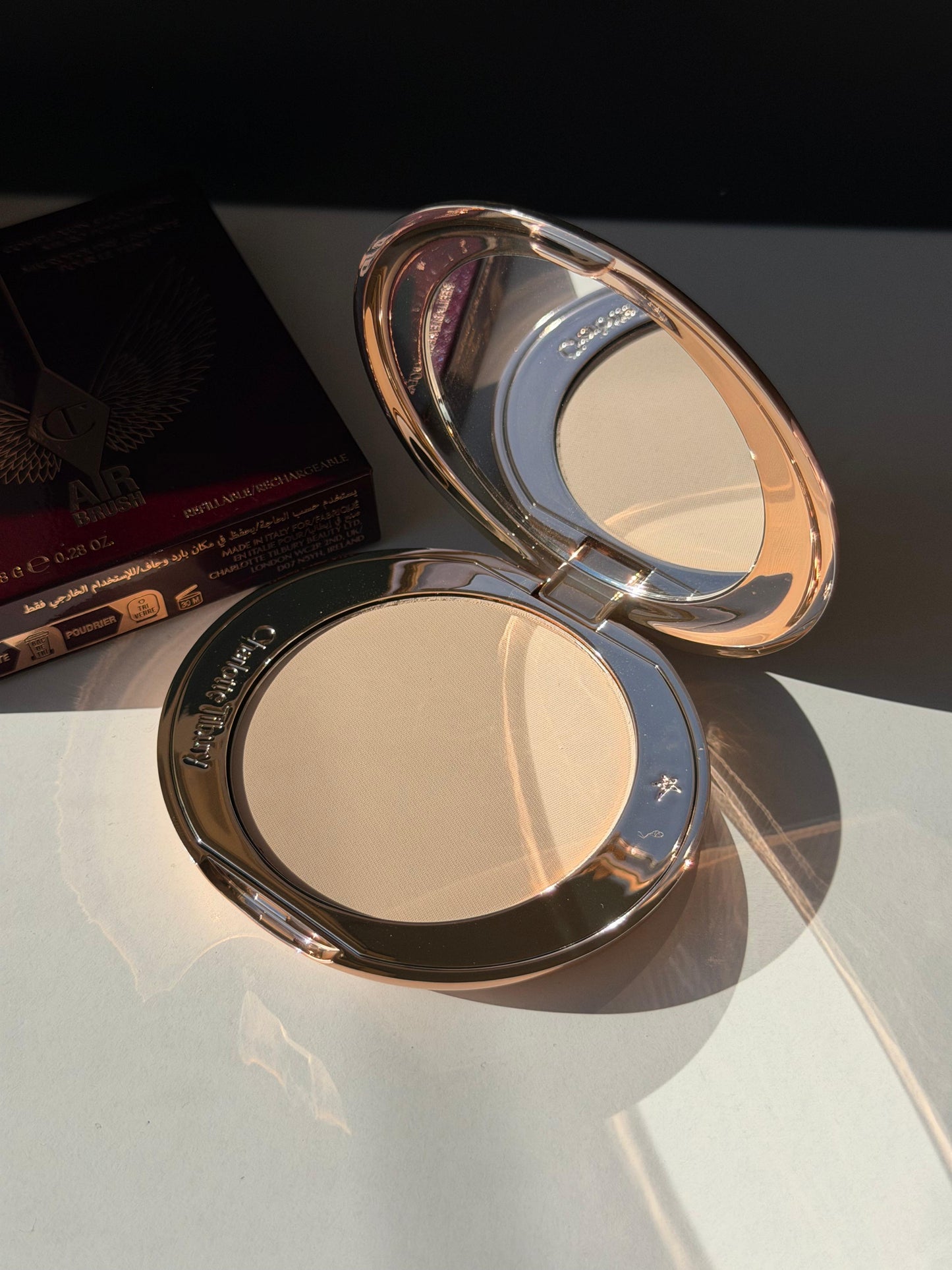 CHARLOTTE TILBURY Airbrush Flawless Finish (1)
Complexion Perfecting Micro Powder