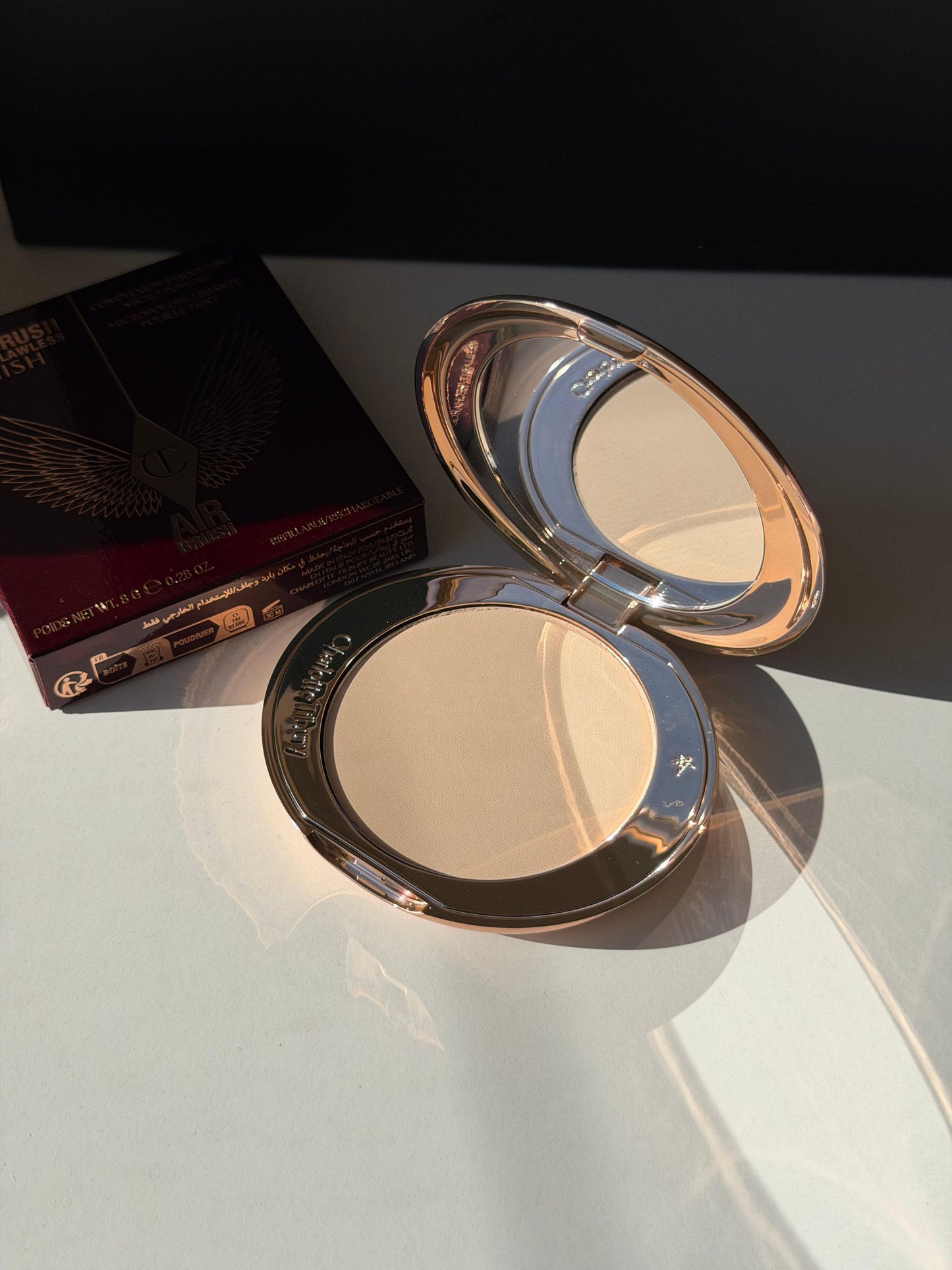 CHARLOTTE TILBURY Airbrush Flawless Finish (1)
Complexion Perfecting Micro Powder