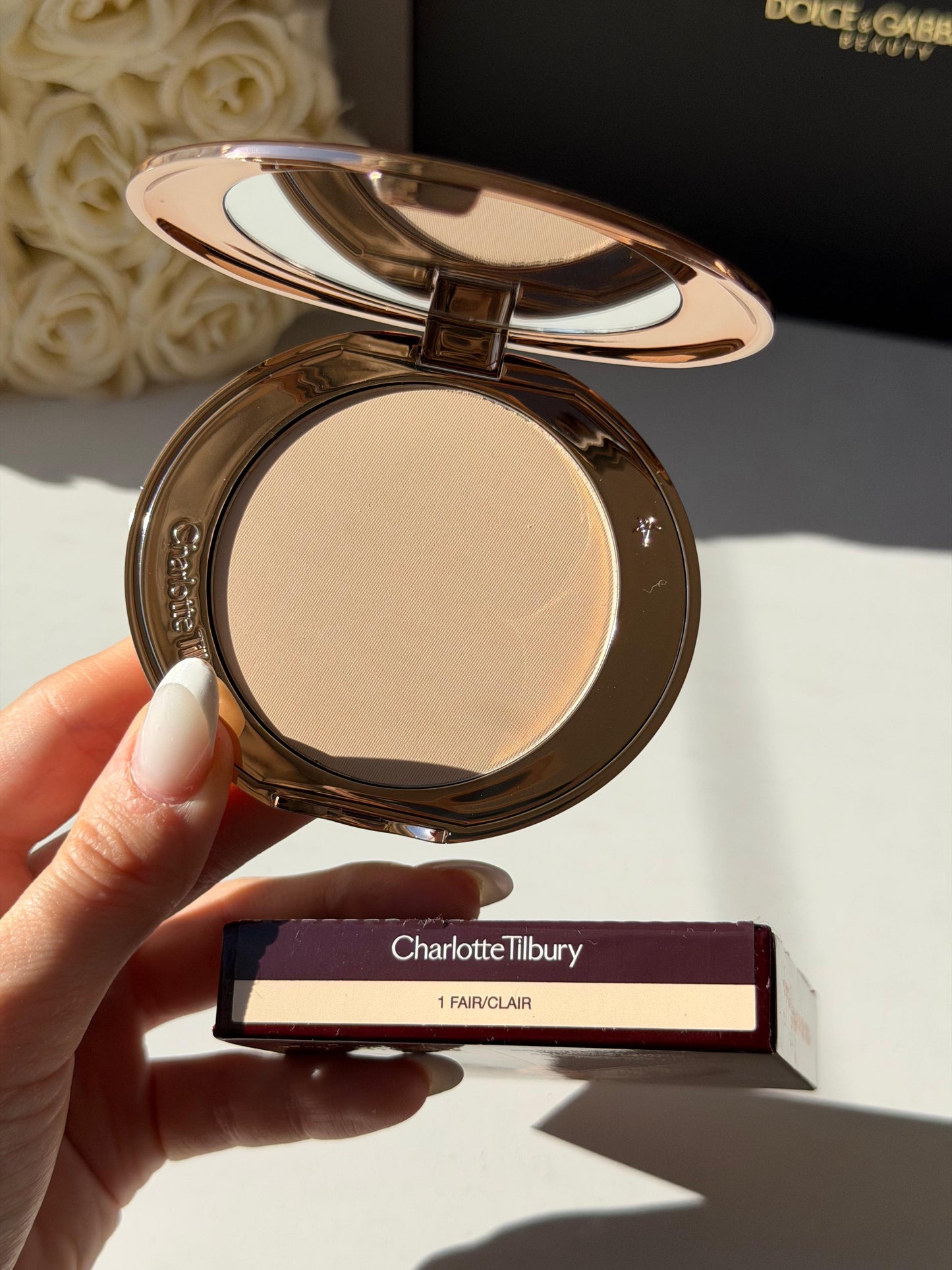 CHARLOTTE TILBURY Airbrush Flawless Finish (1)
Complexion Perfecting Micro Powder