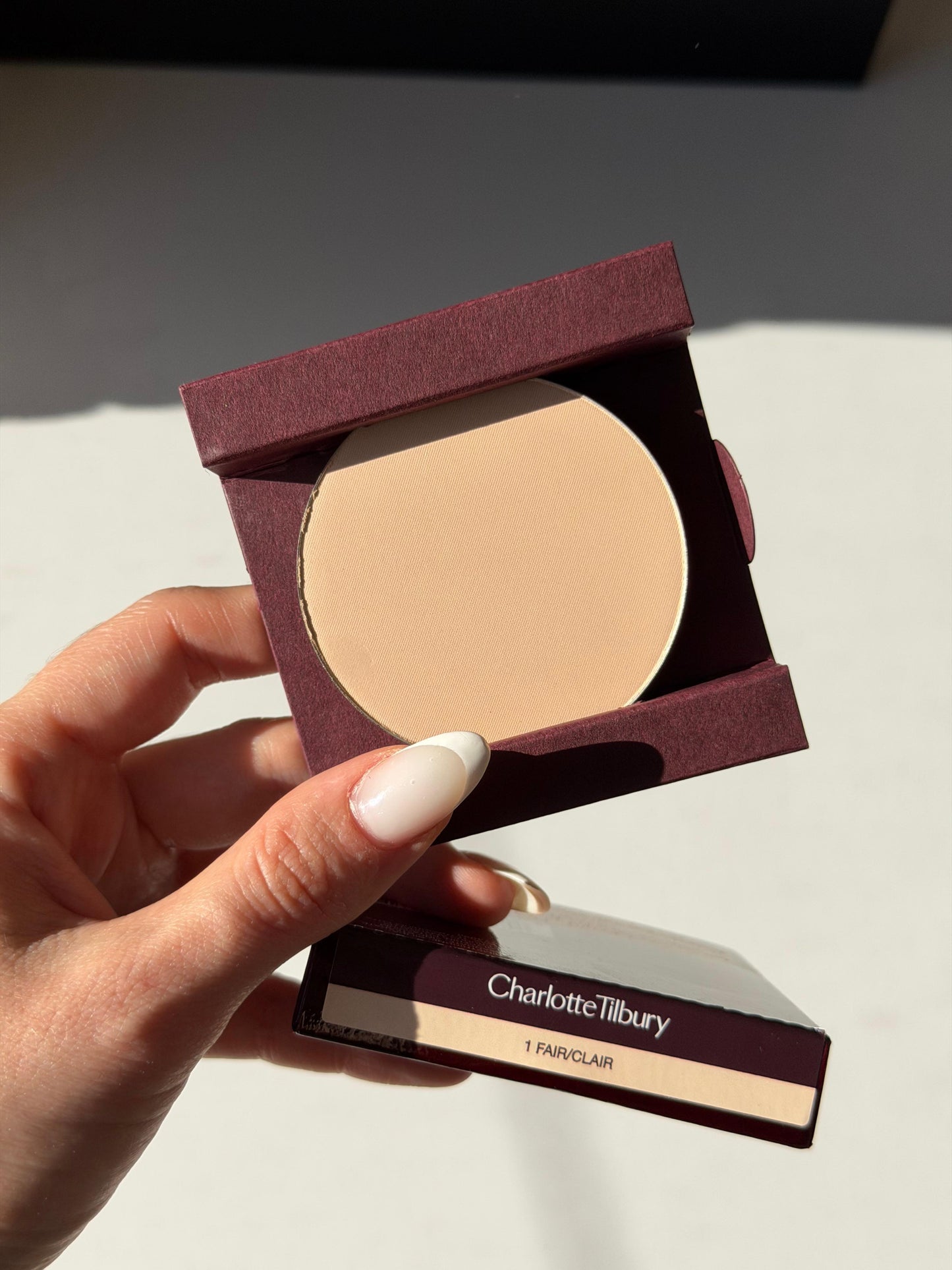 CHARLOTTE TILBURY Airbrush Flawless Finish (1) - Refill
Complexion Perfecting Micro Powder