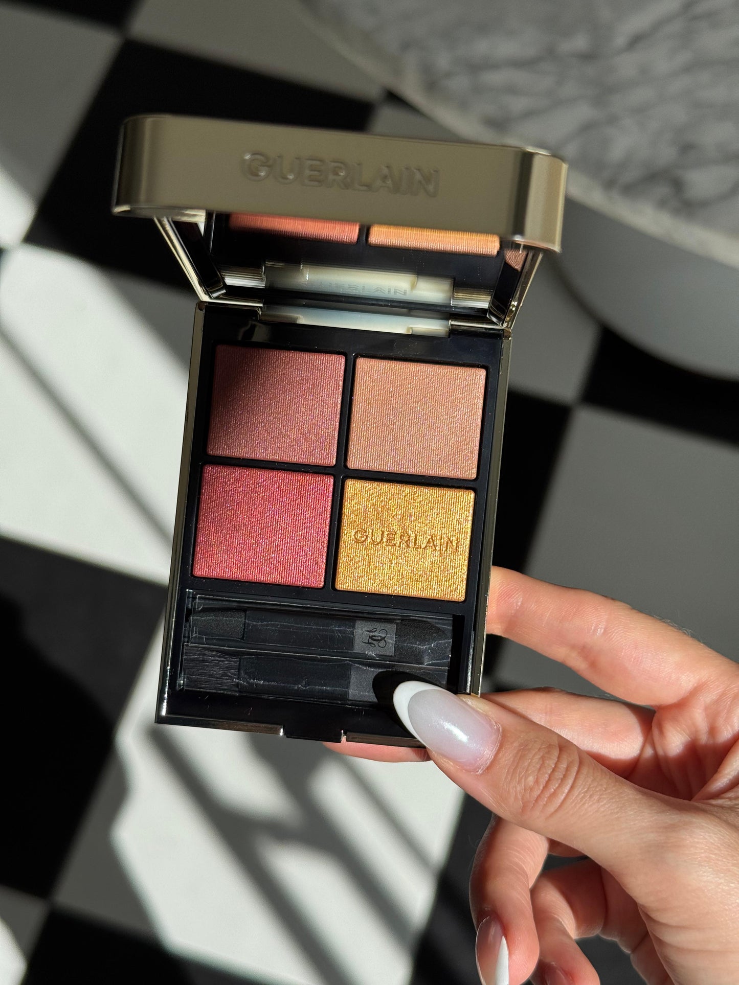GUERLAIN Ombres G
Eyeshadow Quad
Multi-Effect, High Color & Long Wear (214)