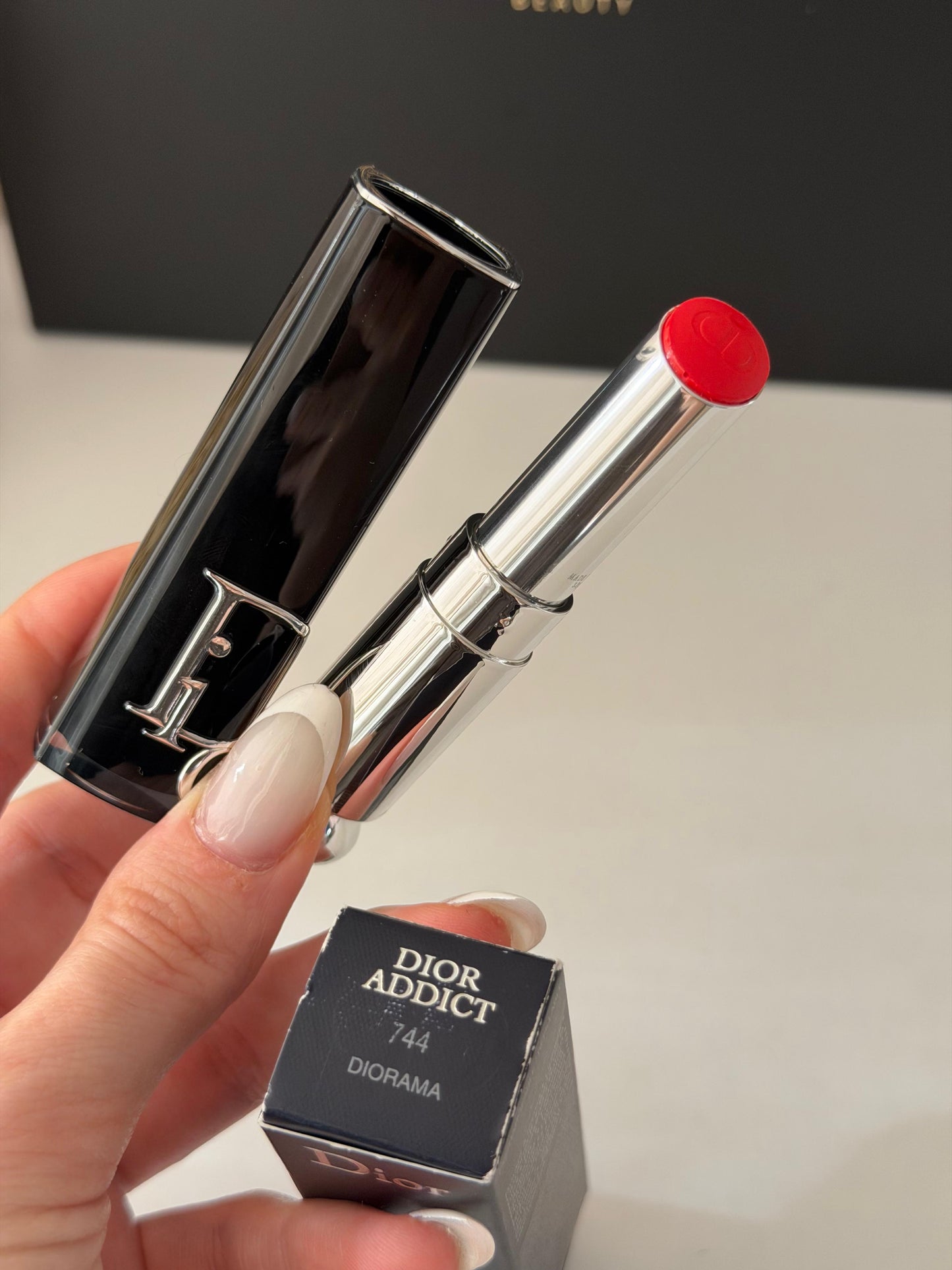 DIOR Addict
Hydrating Shine Lipstick (744)