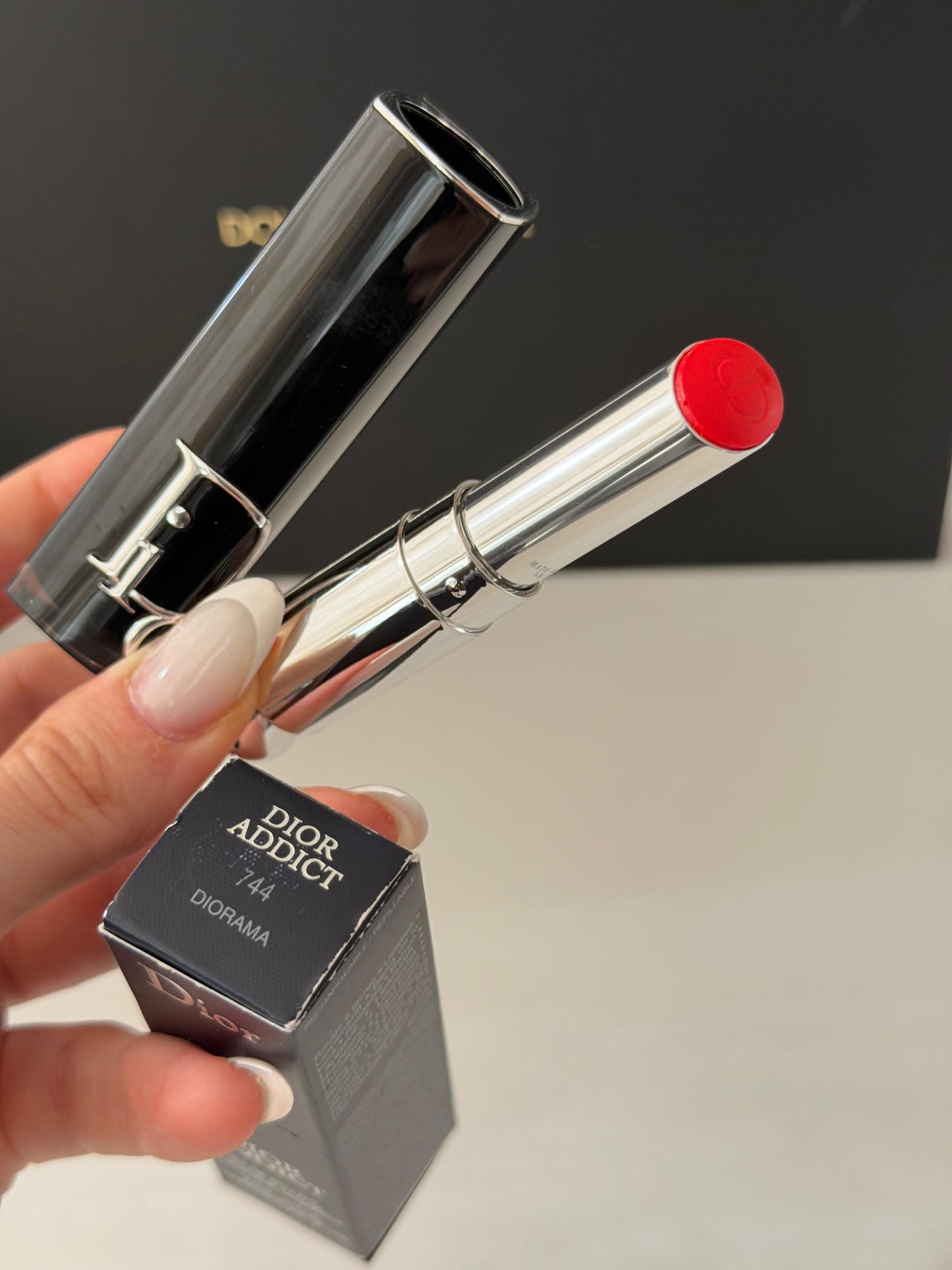 DIOR Addict
Hydrating Shine Lipstick (744)