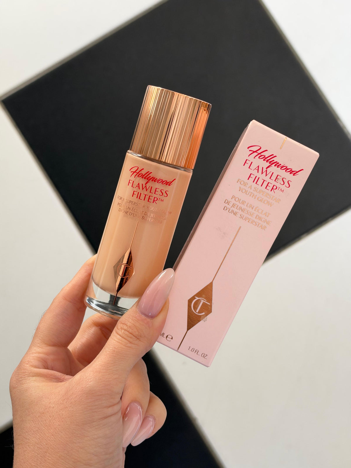 CHARLOTTE TILBURY Hollywood Flawless Filter For A Superstar Youth Glow Foundation Primer (2)
